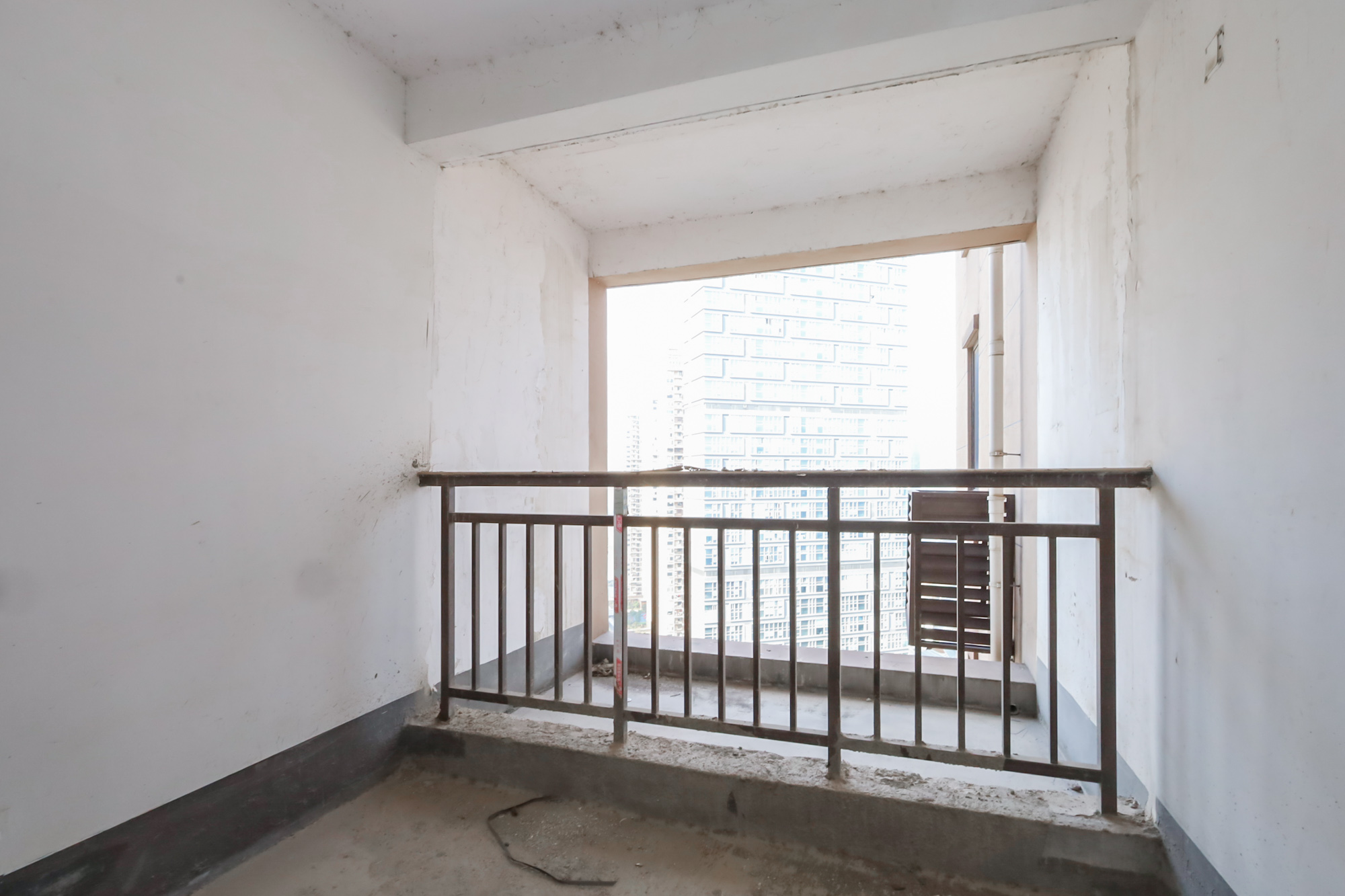 世茂外滩里（世茂铂翠湾三期）  4室2厅2卫    275.0万卧室