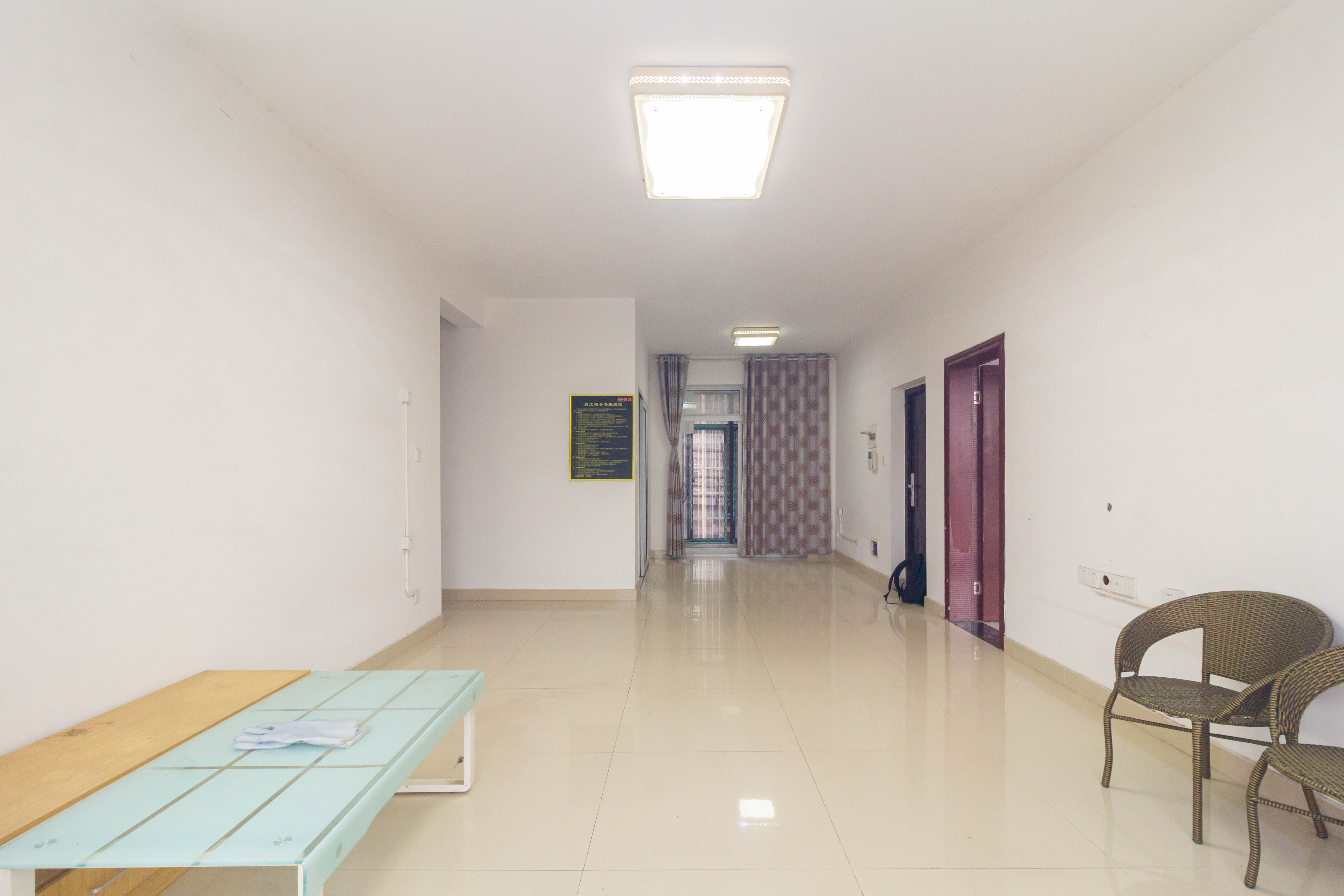 三景国际  4室2厅1卫    81.0万 三景国际  4室2厅1卫    81.0万客厅