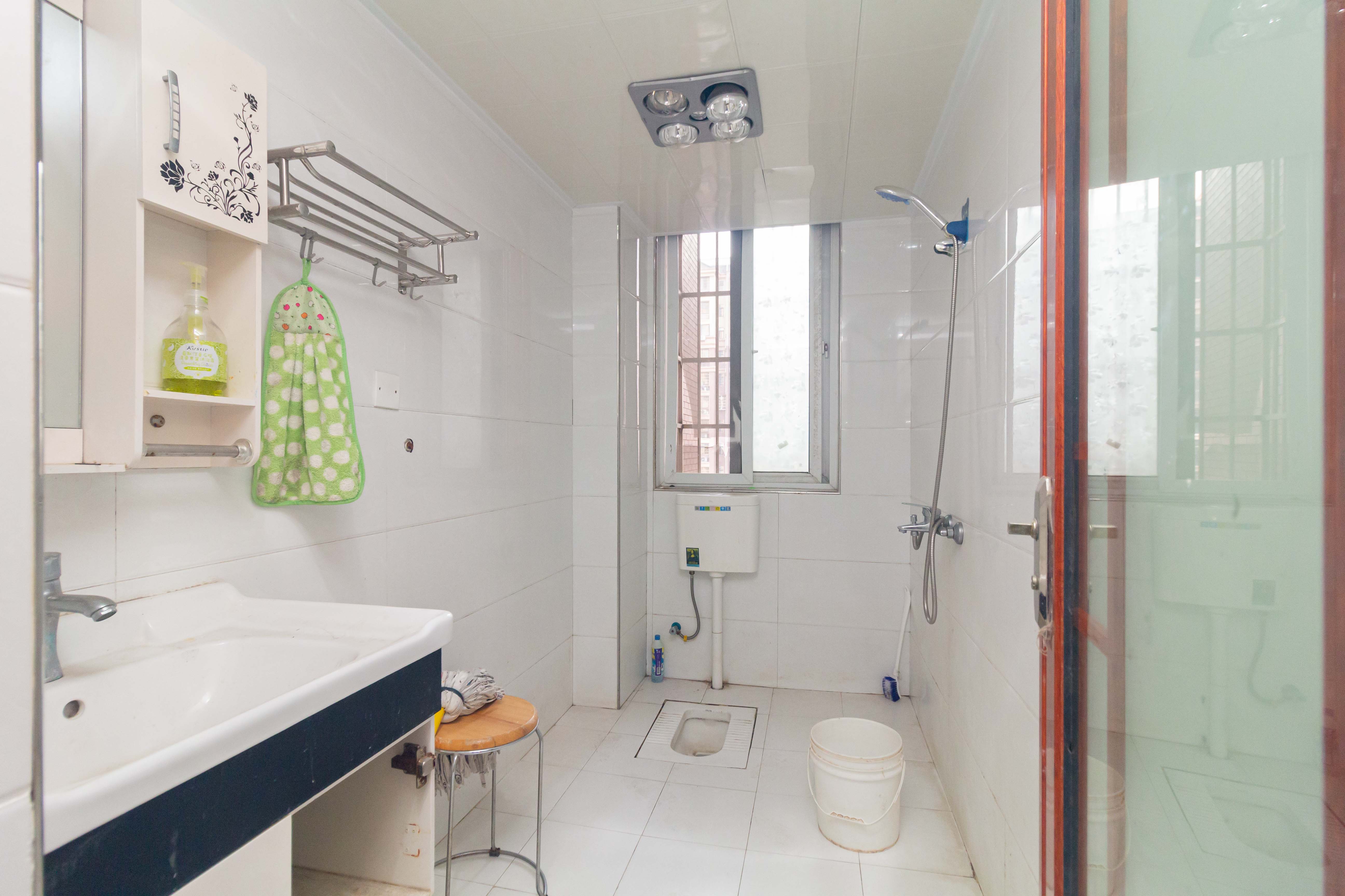 三景国际  4室2厅1卫    81.0万 三景国际  4室2厅1卫    81.0万卫生间