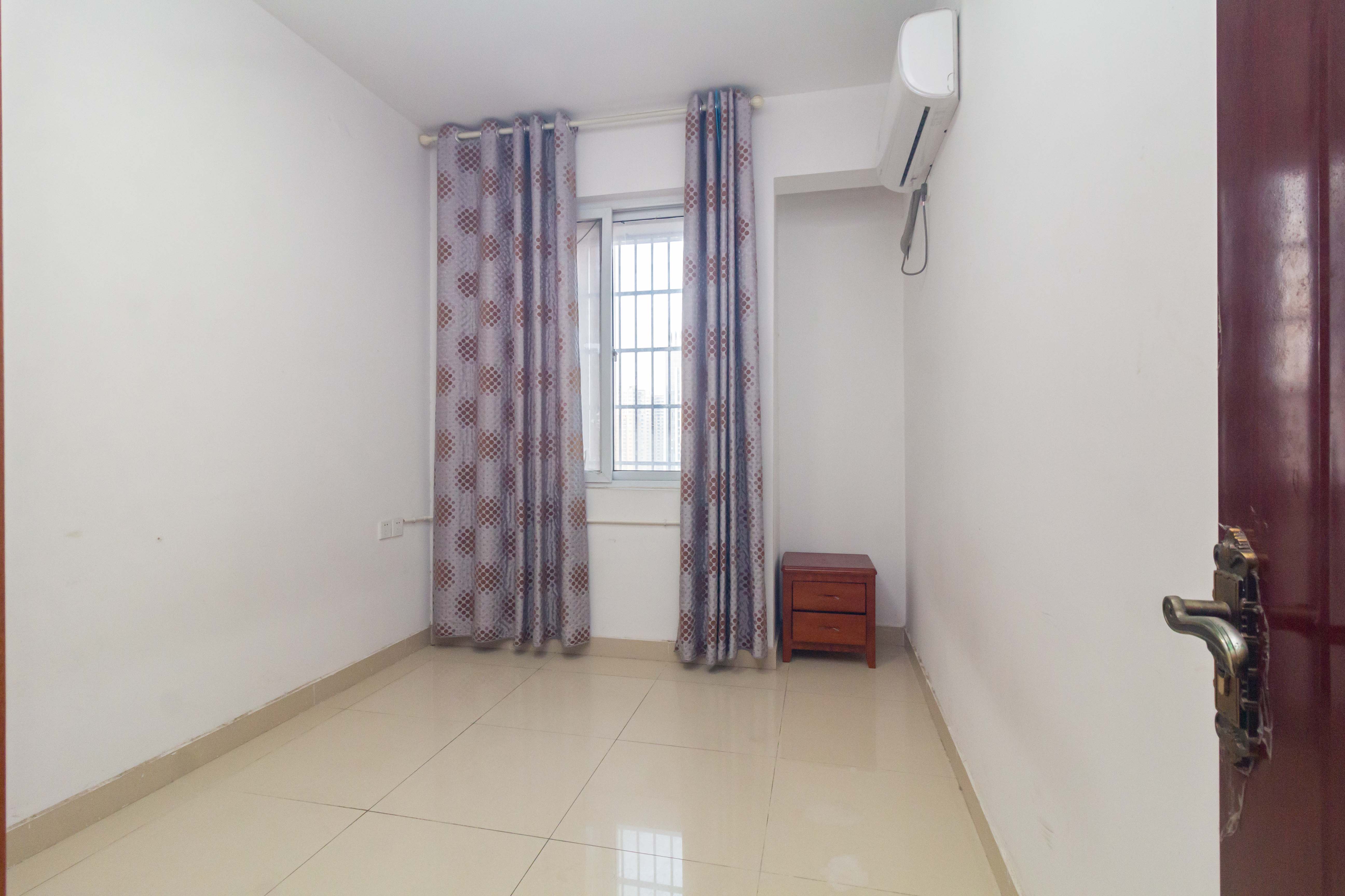 三景国际  4室2厅1卫    81.0万 三景国际  4室2厅1卫    81.0万卧室