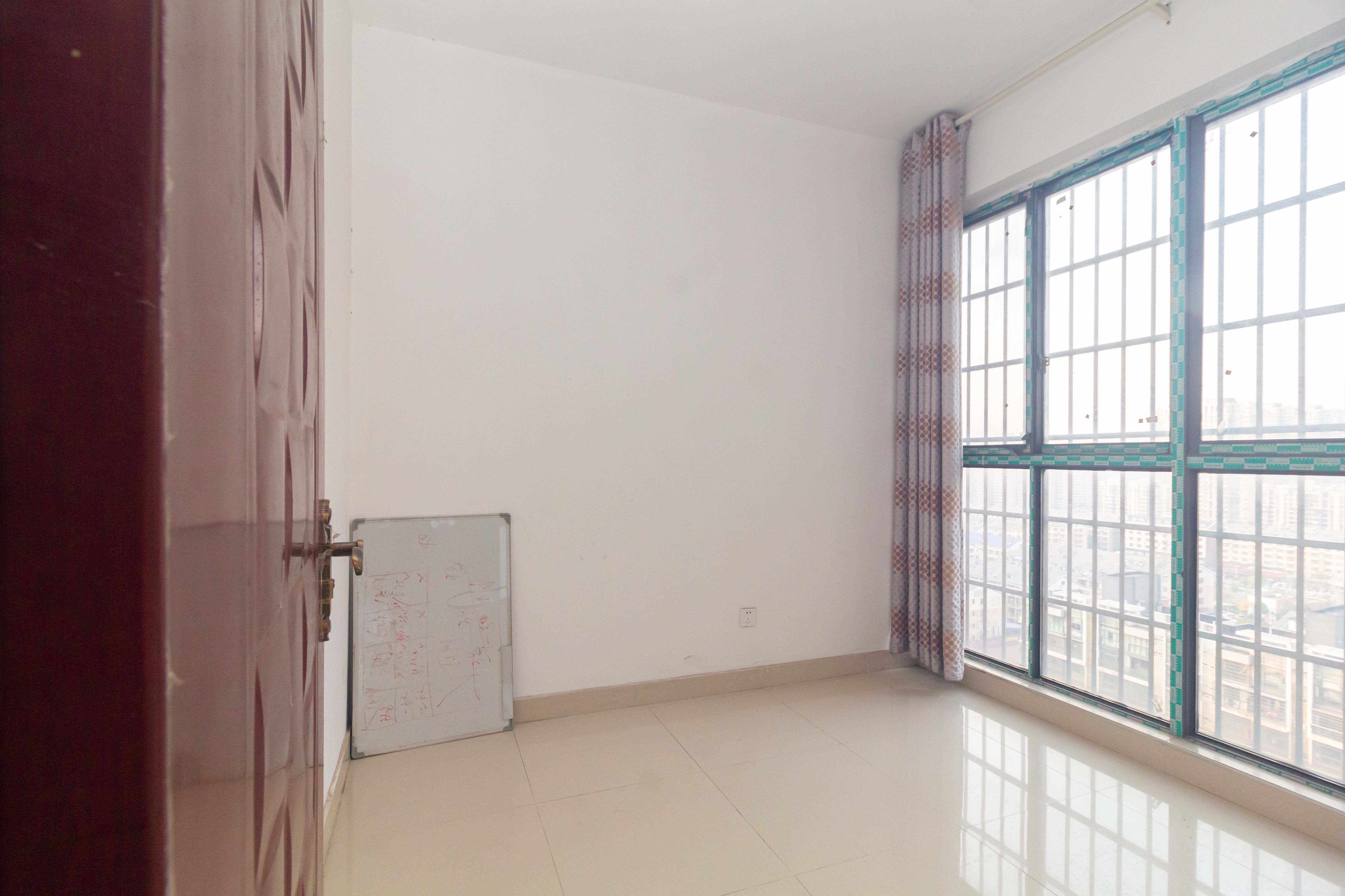 三景国际  4室2厅1卫    81.0万 三景国际  4室2厅1卫    81.0万卧室