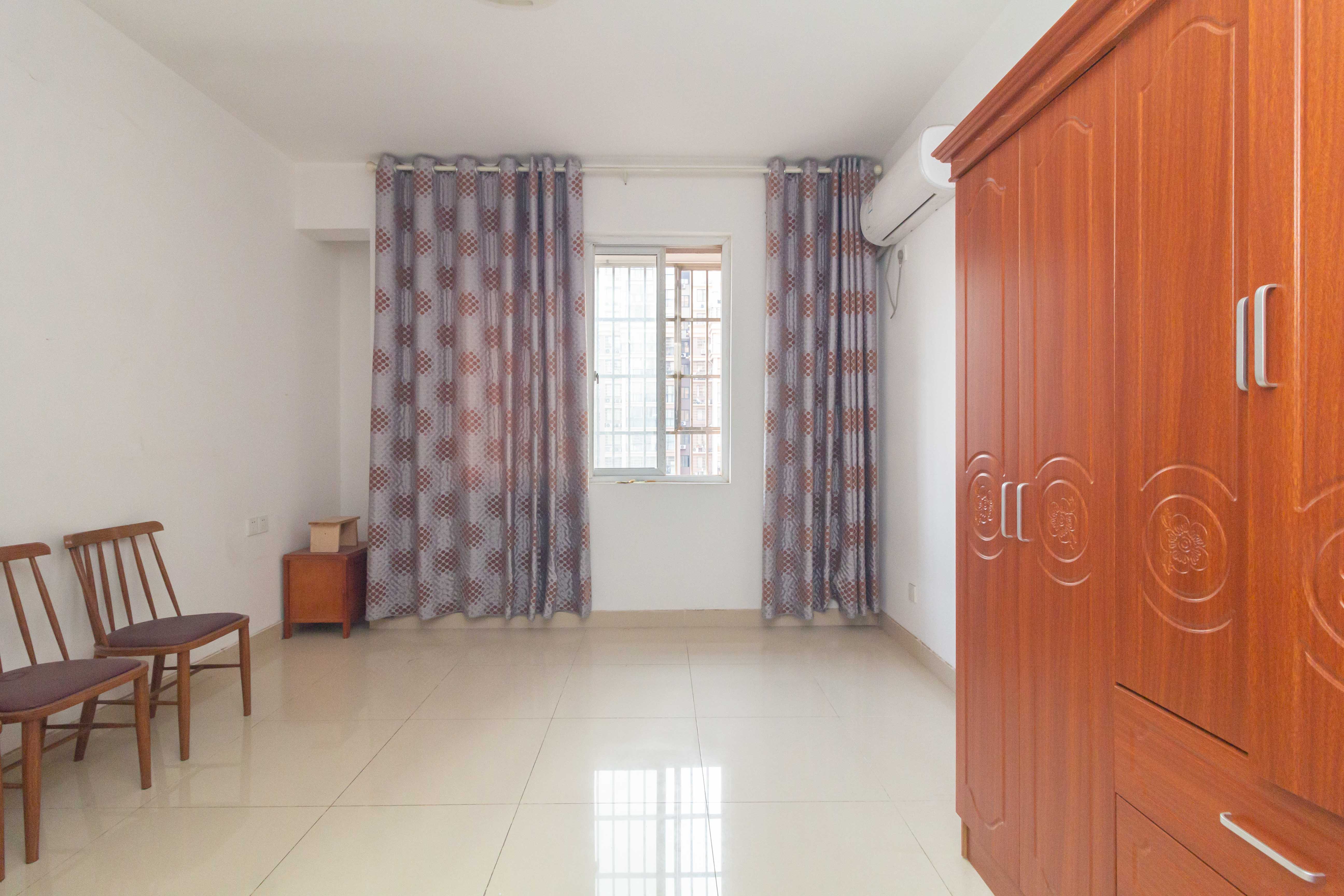 三景国际  4室2厅1卫    81.0万 三景国际  4室2厅1卫    81.0万卧室