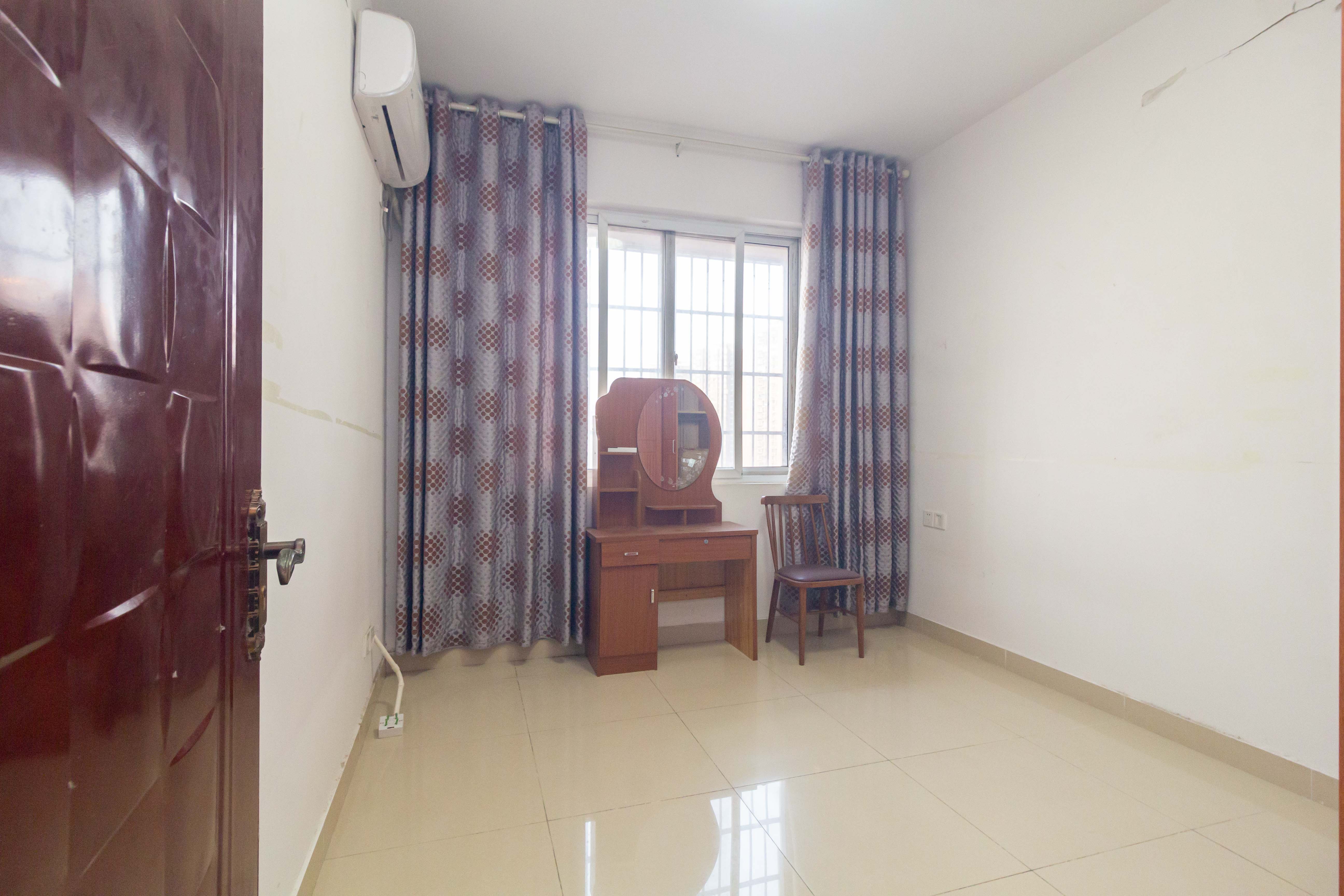 三景国际  4室2厅1卫    81.0万 三景国际  4室2厅1卫    81.0万卧室