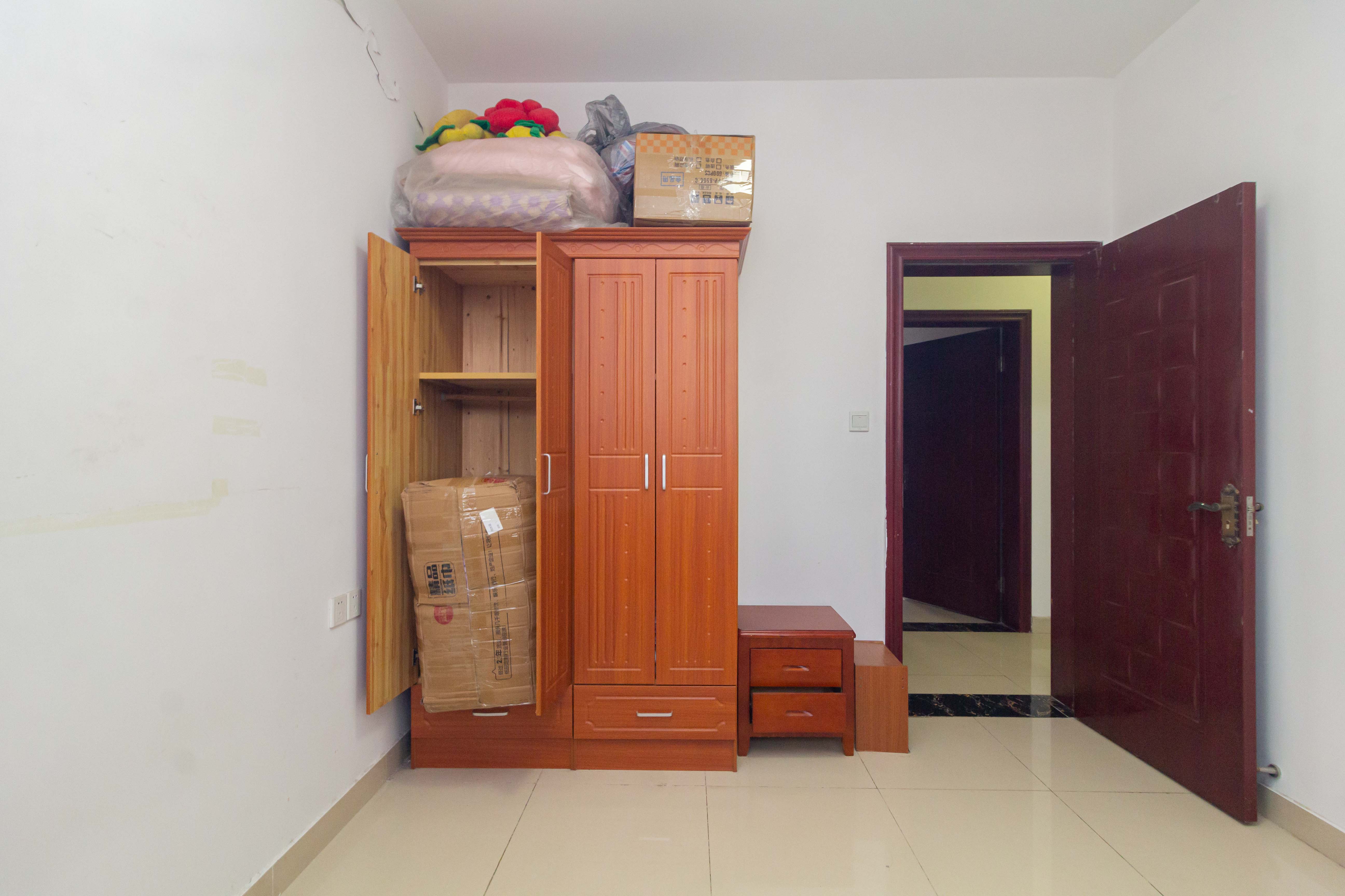 三景国际  4室2厅1卫    81.0万 三景国际  4室2厅1卫    81.0万卧室