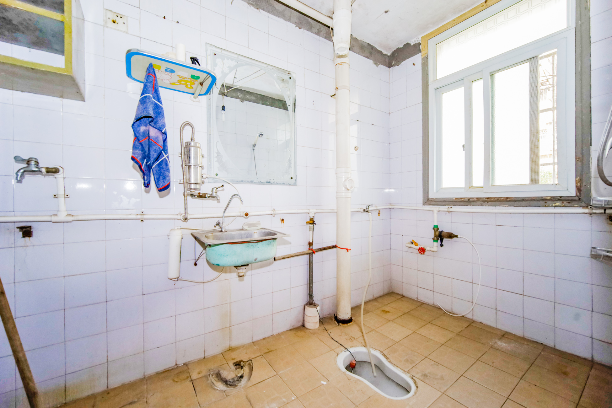 南园小区  3室2厅1卫    47.0万 南园小区  3室2厅1卫    47.0万卫生间