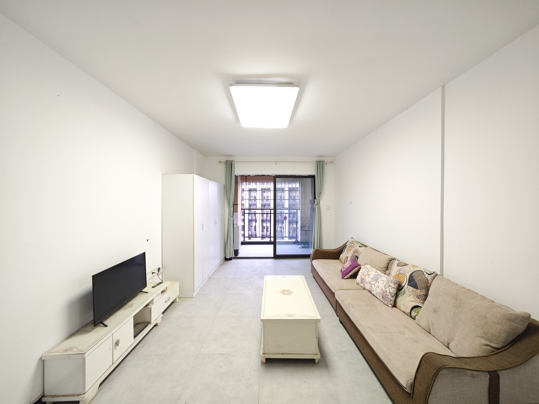 保利城(中航城国际社区、郡原美村) 3室2厅2卫 75.00万 保利城(中航城国际社区、郡原美村) 3室2厅2卫 75.00万客厅