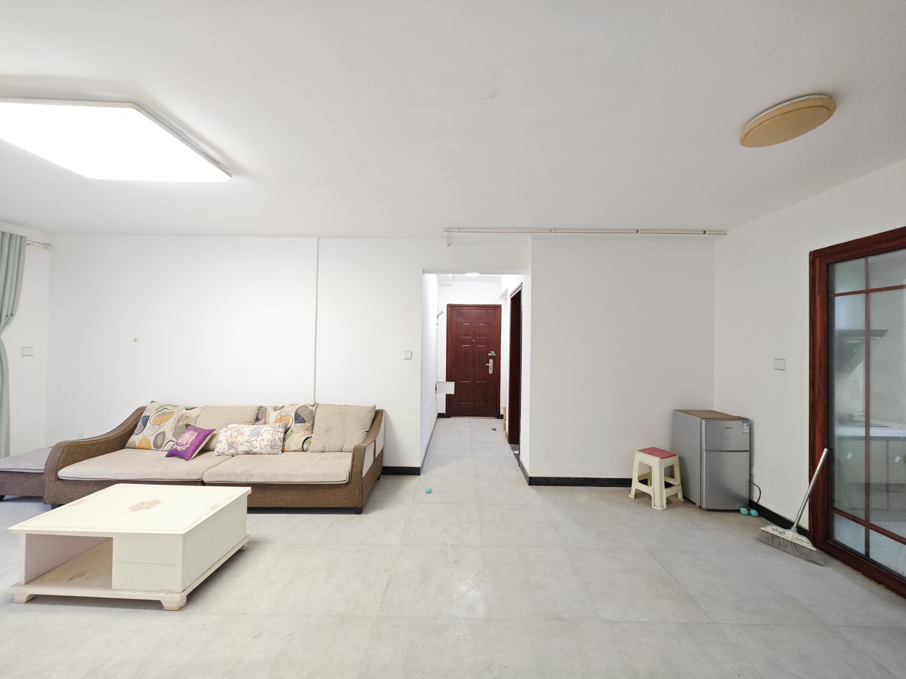 保利城(中航城国际社区、郡原美村) 3室2厅2卫 75.00万 保利城(中航城国际社区、郡原美村) 3室2厅2卫 75.00万客厅