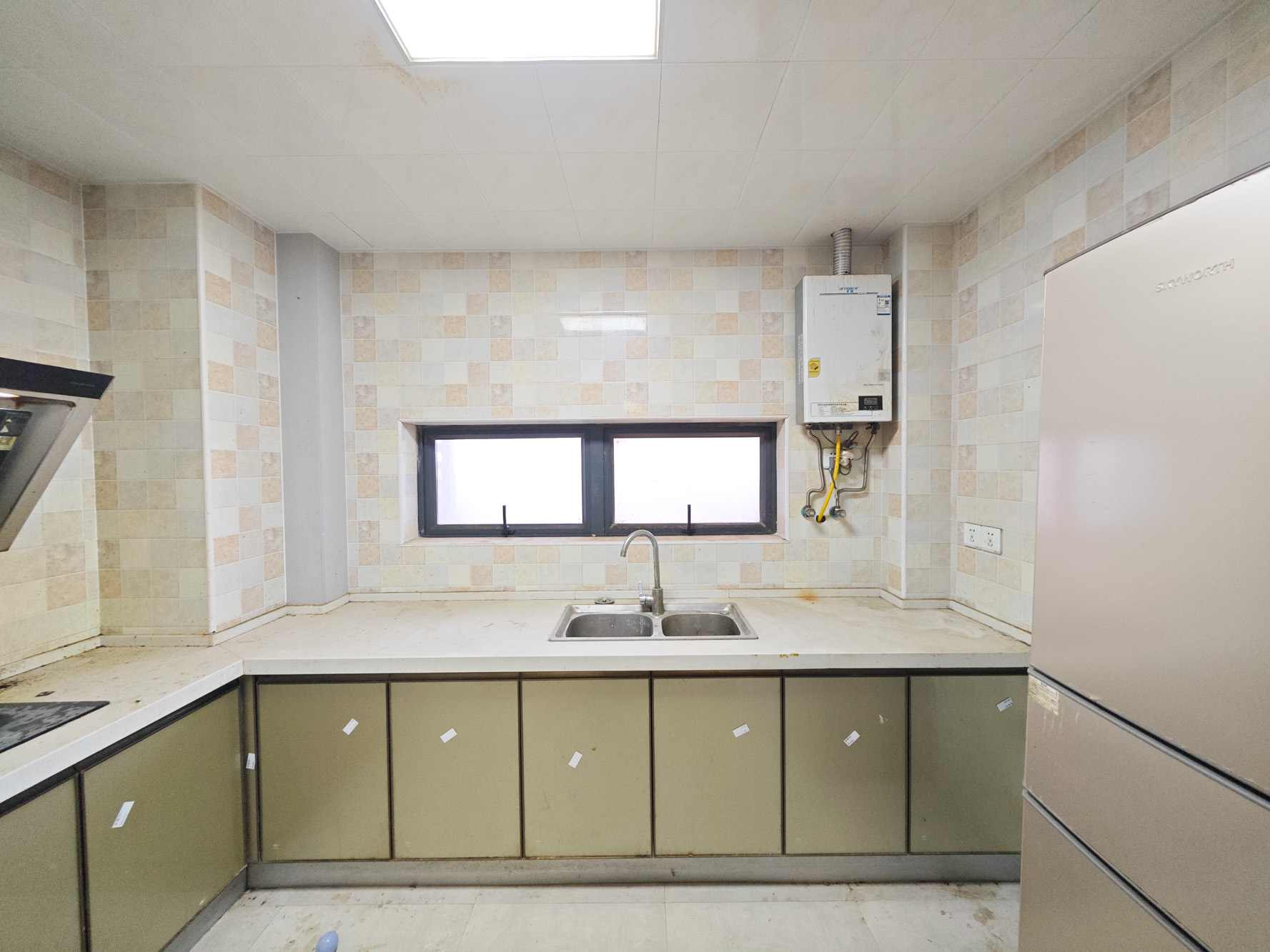 保利城(中航城国际社区、郡原美村) 3室2厅2卫 75.00万 保利城(中航城国际社区、郡原美村) 3室2厅2卫 75.00万厨房