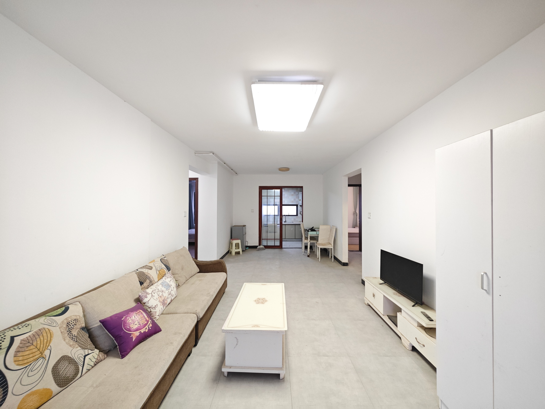 保利城(中航城国际社区、郡原美村) 3室2厅2卫 75.00万 保利城(中航城国际社区、郡原美村) 3室2厅2卫 75.00万客厅