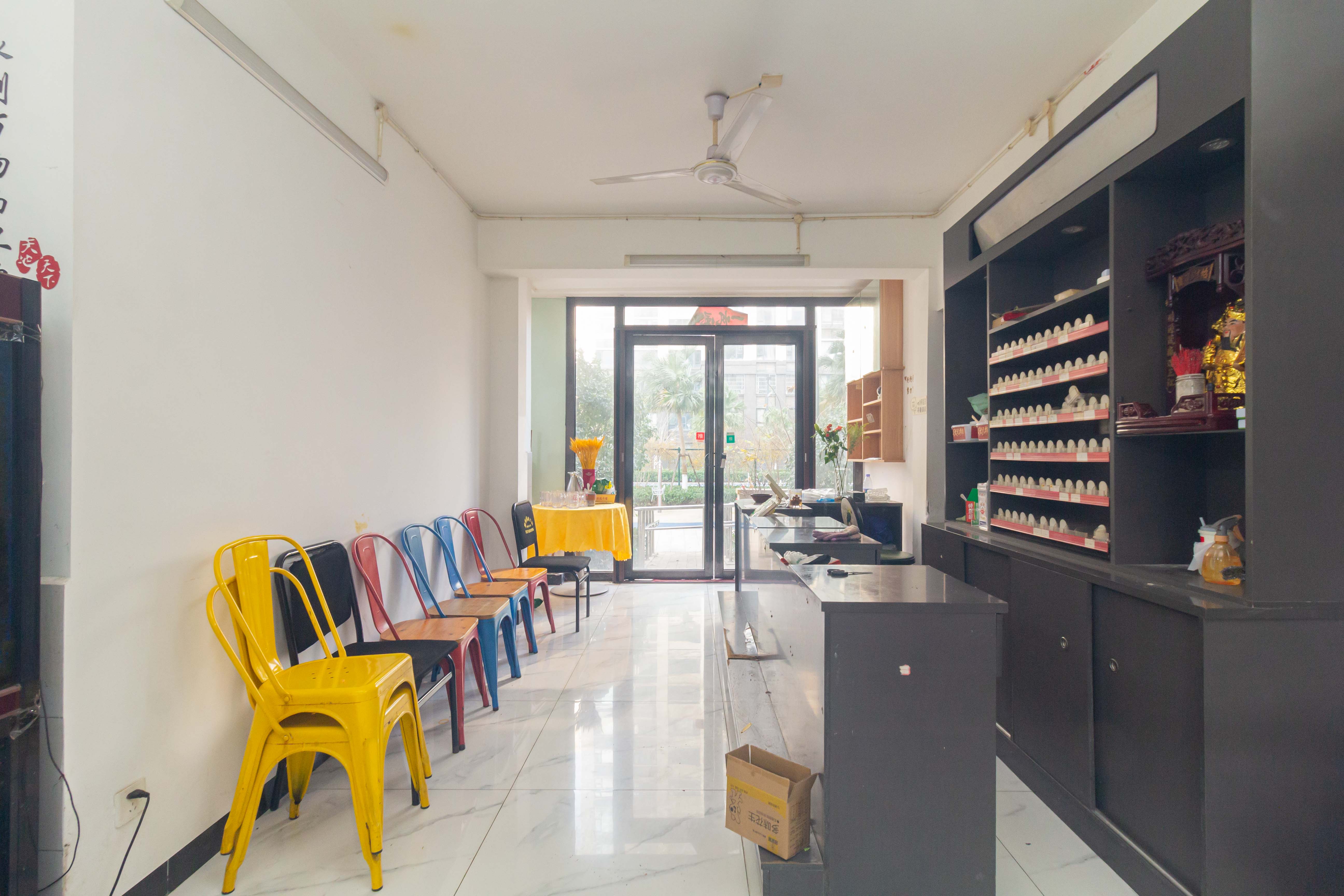 金科天悦(金科美邻汇) 4室2厅2卫 92.0万 金科天悦(金科美邻汇) 4室2厅2卫 92.0万客厅