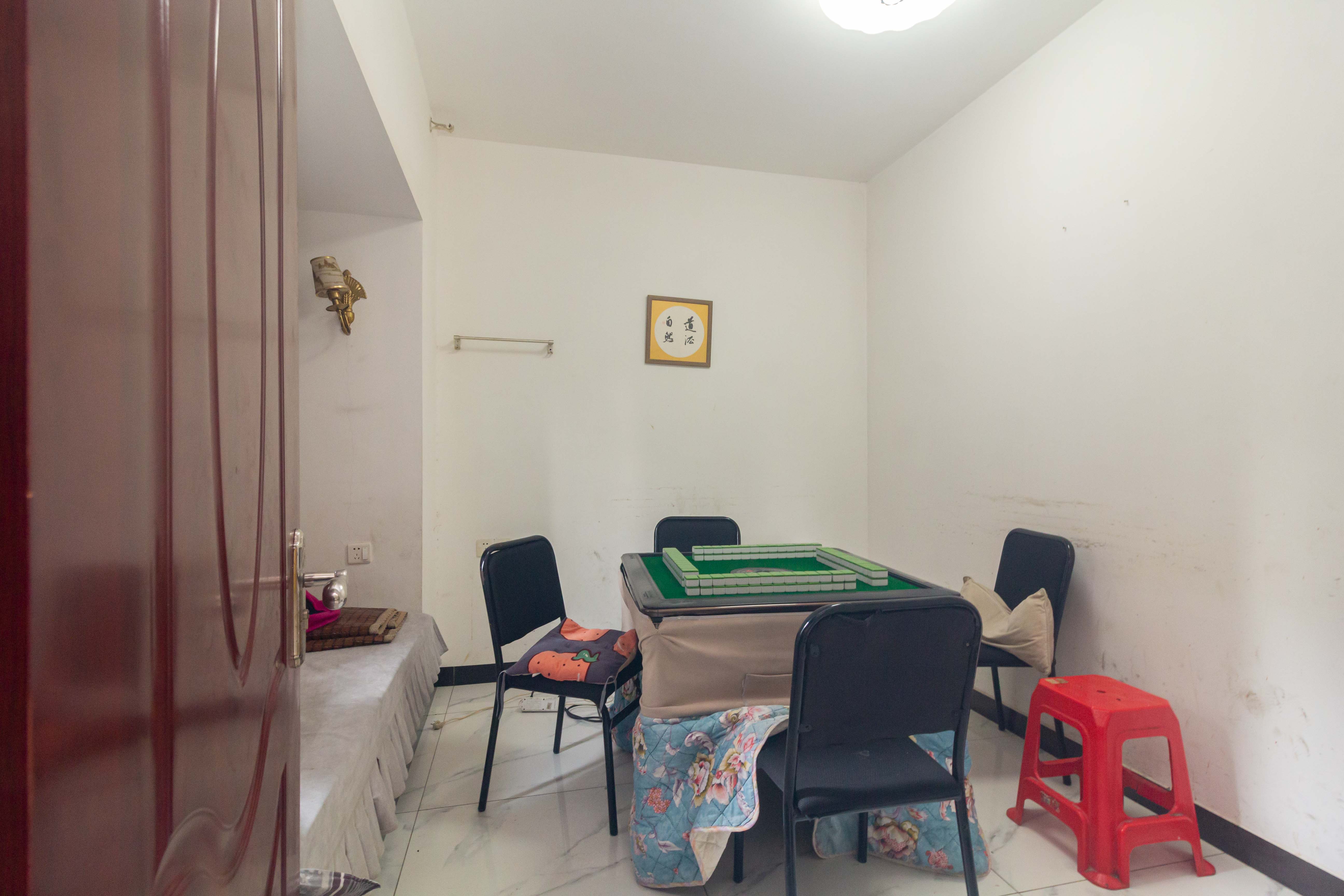 金科天悦(金科美邻汇) 4室2厅2卫 92.0万 金科天悦(金科美邻汇) 4室2厅2卫 92.0万卧室