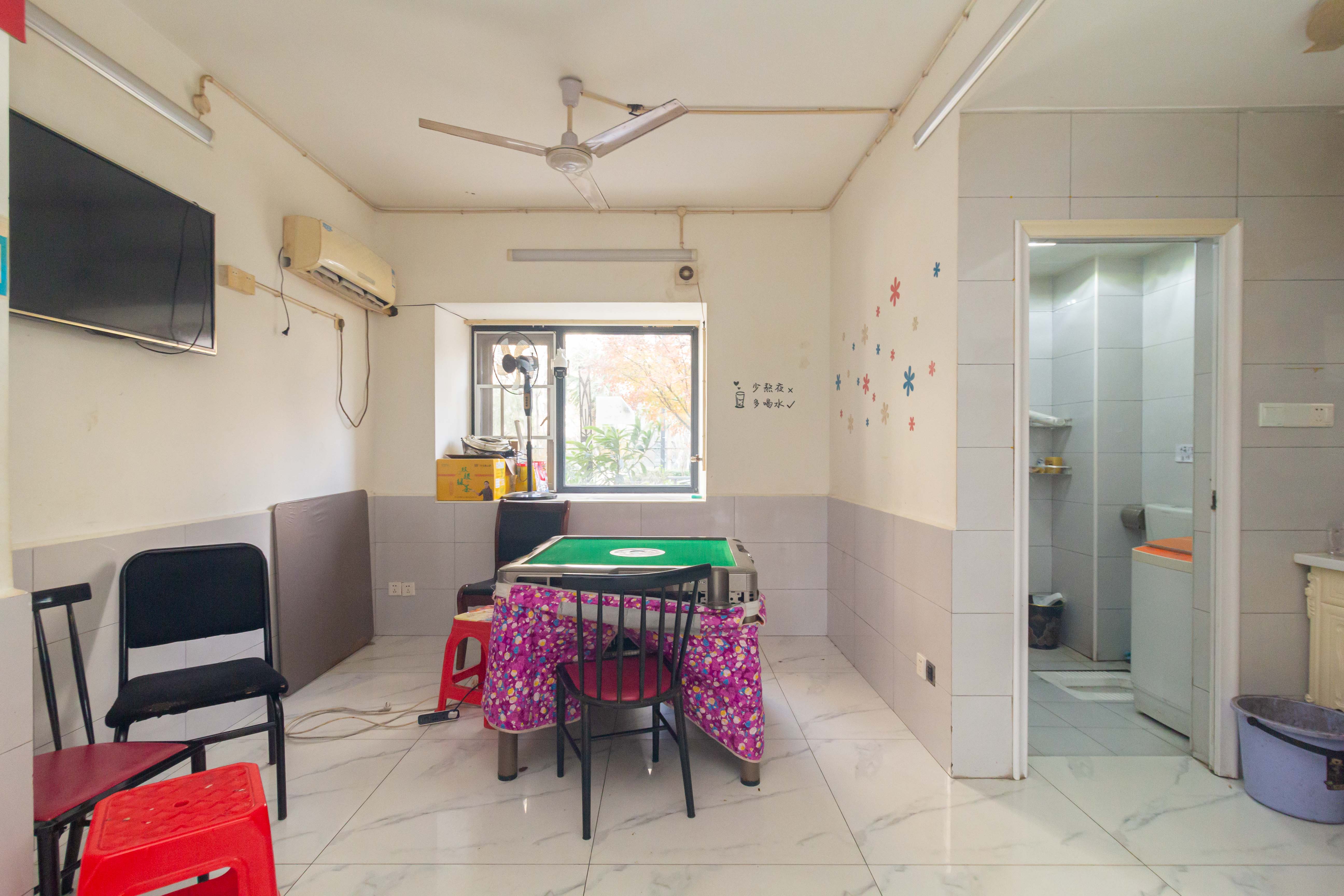 金科天悦(金科美邻汇) 4室2厅2卫 92.0万 金科天悦(金科美邻汇) 4室2厅2卫 92.0万卧室