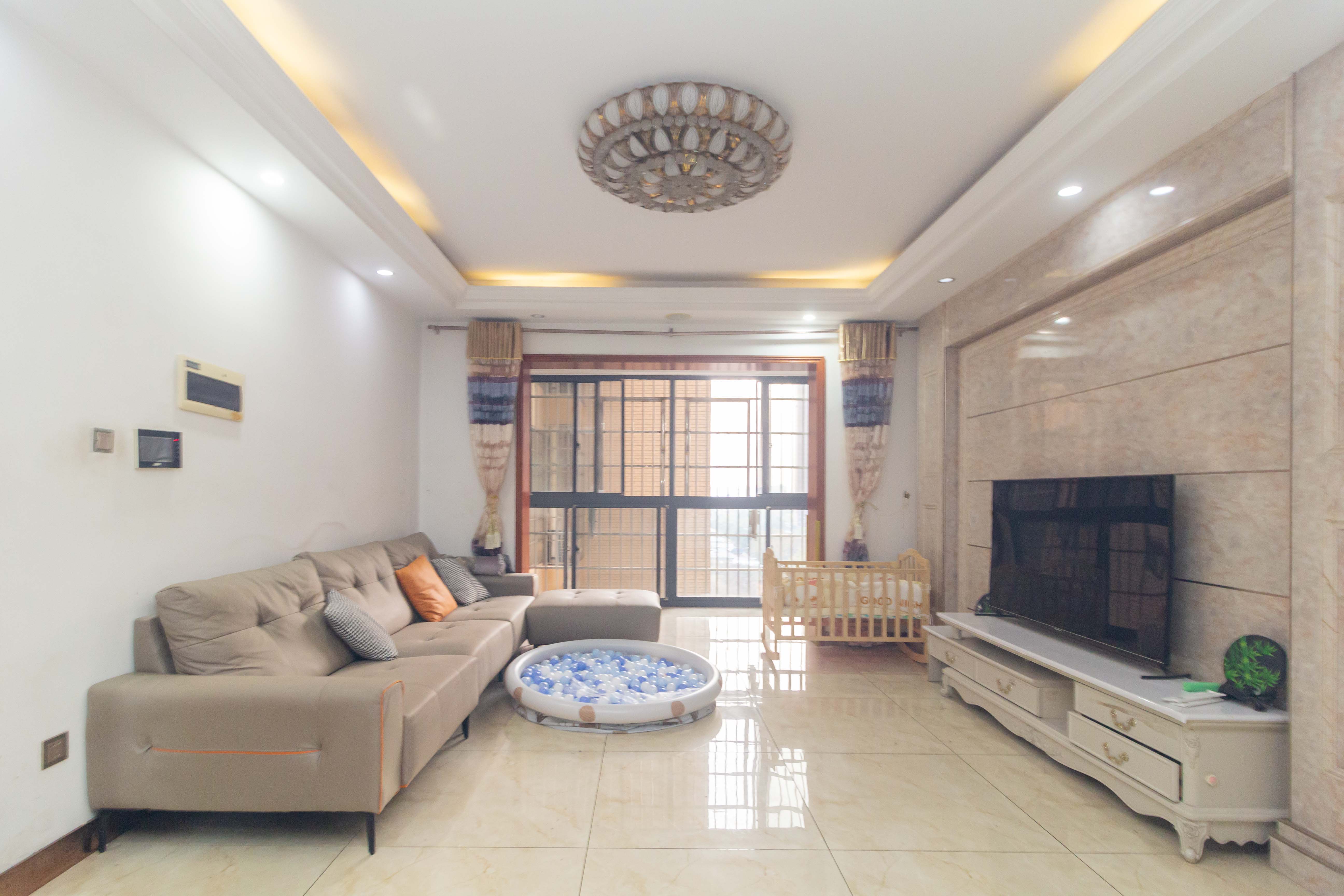 佳美紫郡  3室2厅2卫    73.8万客厅