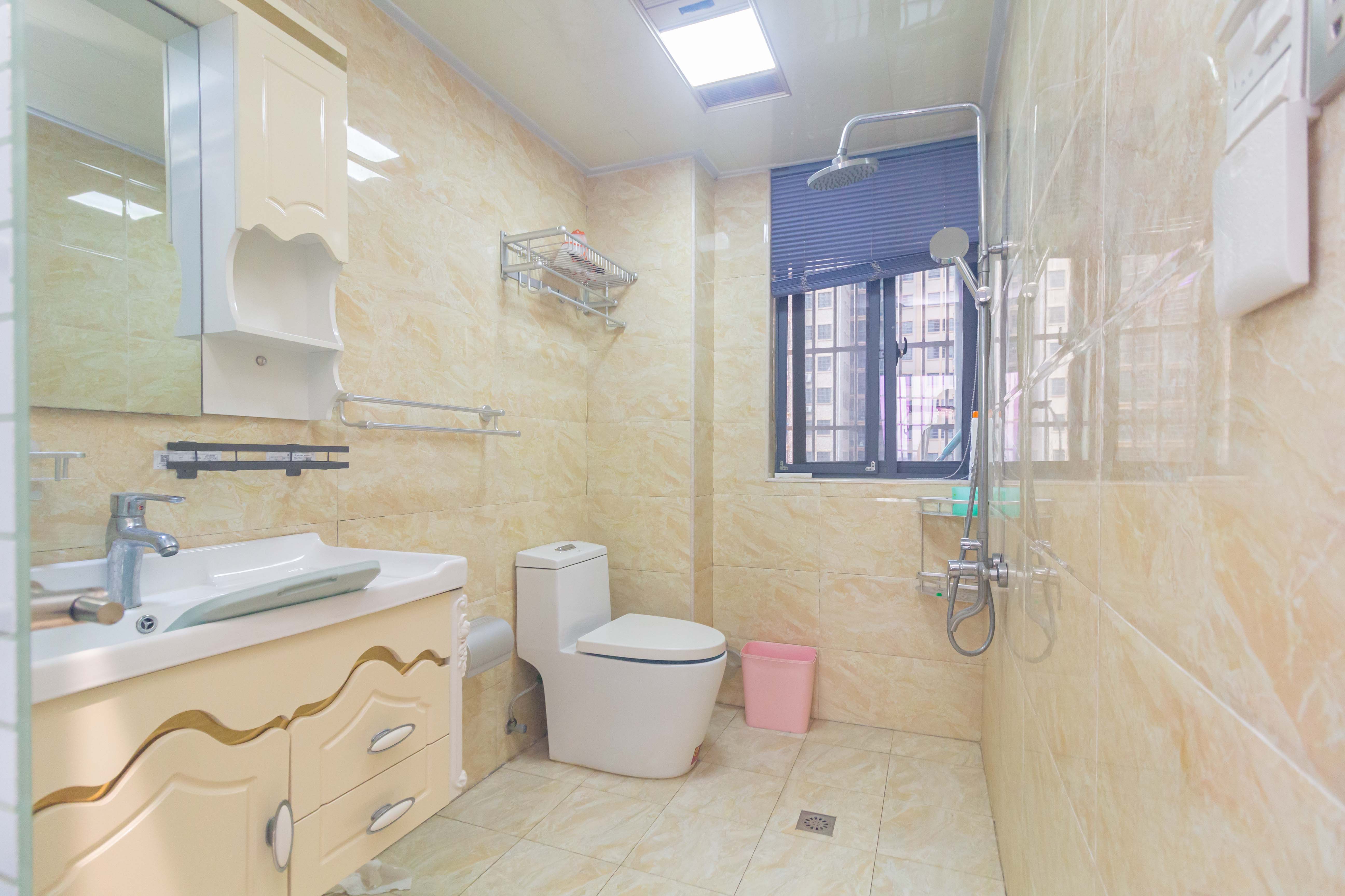 佳美紫郡  3室2厅2卫    73.8万卫生间