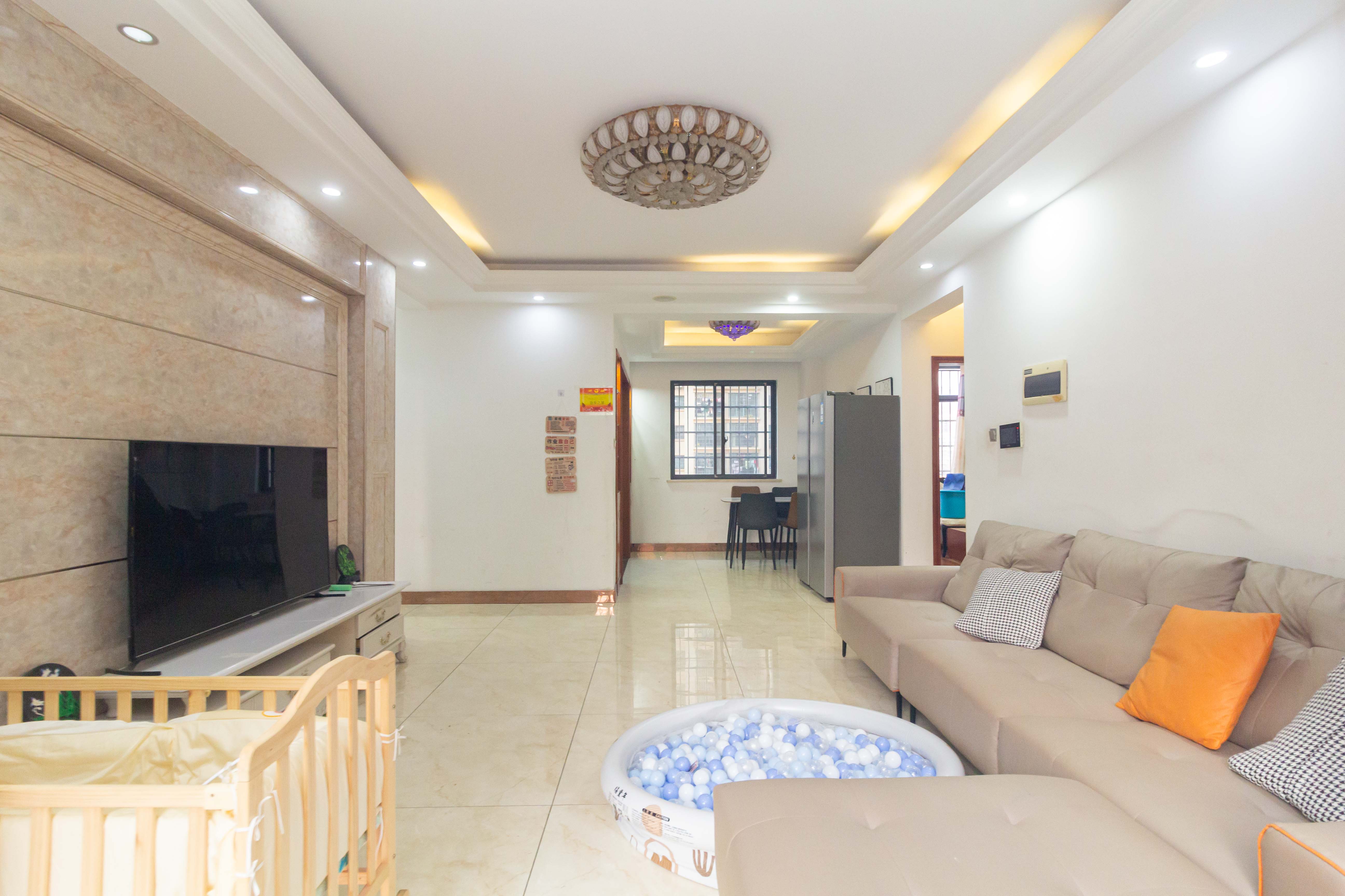 佳美紫郡  3室2厅2卫    73.8万客厅