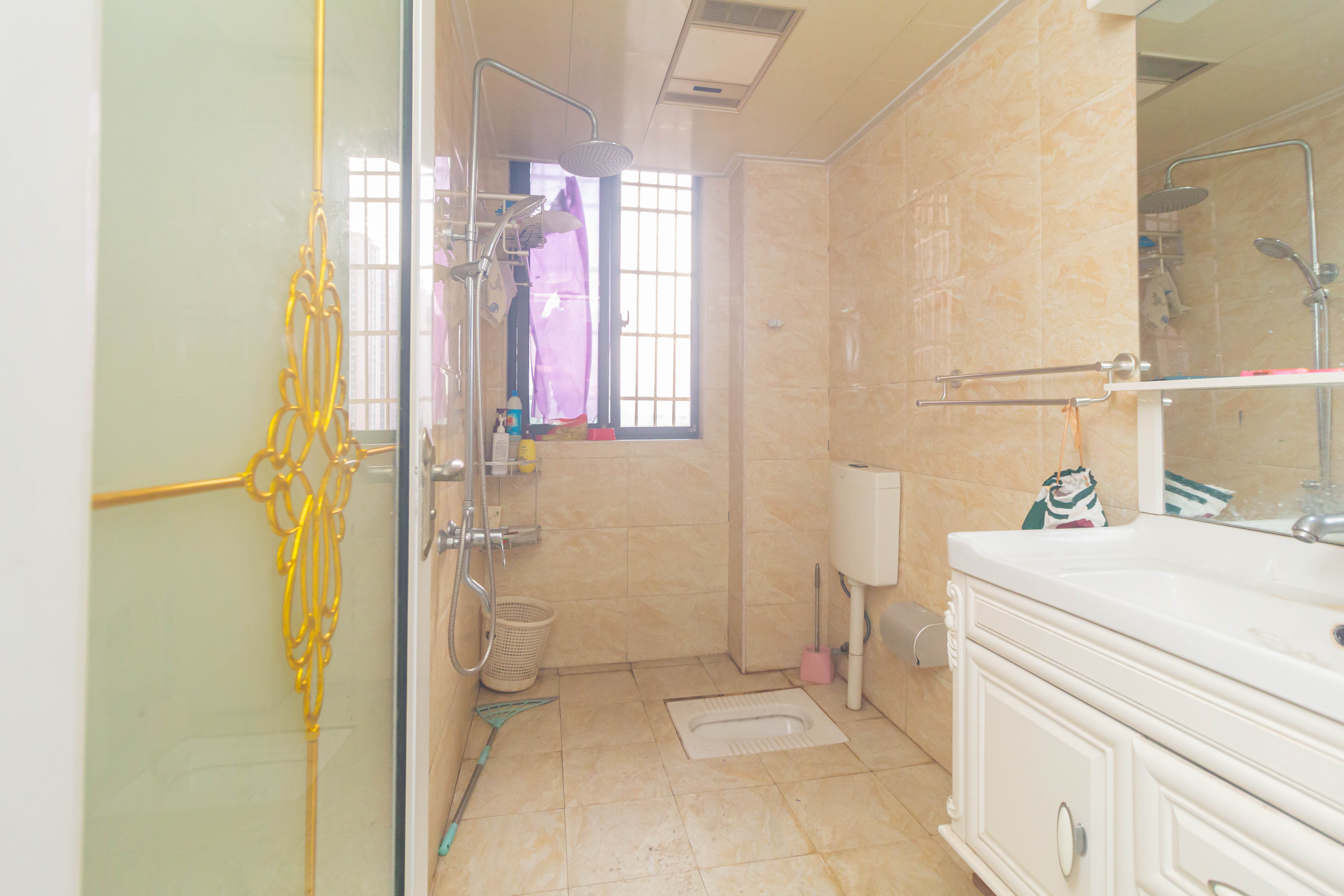 佳美紫郡  3室2厅2卫    73.8万卫生间