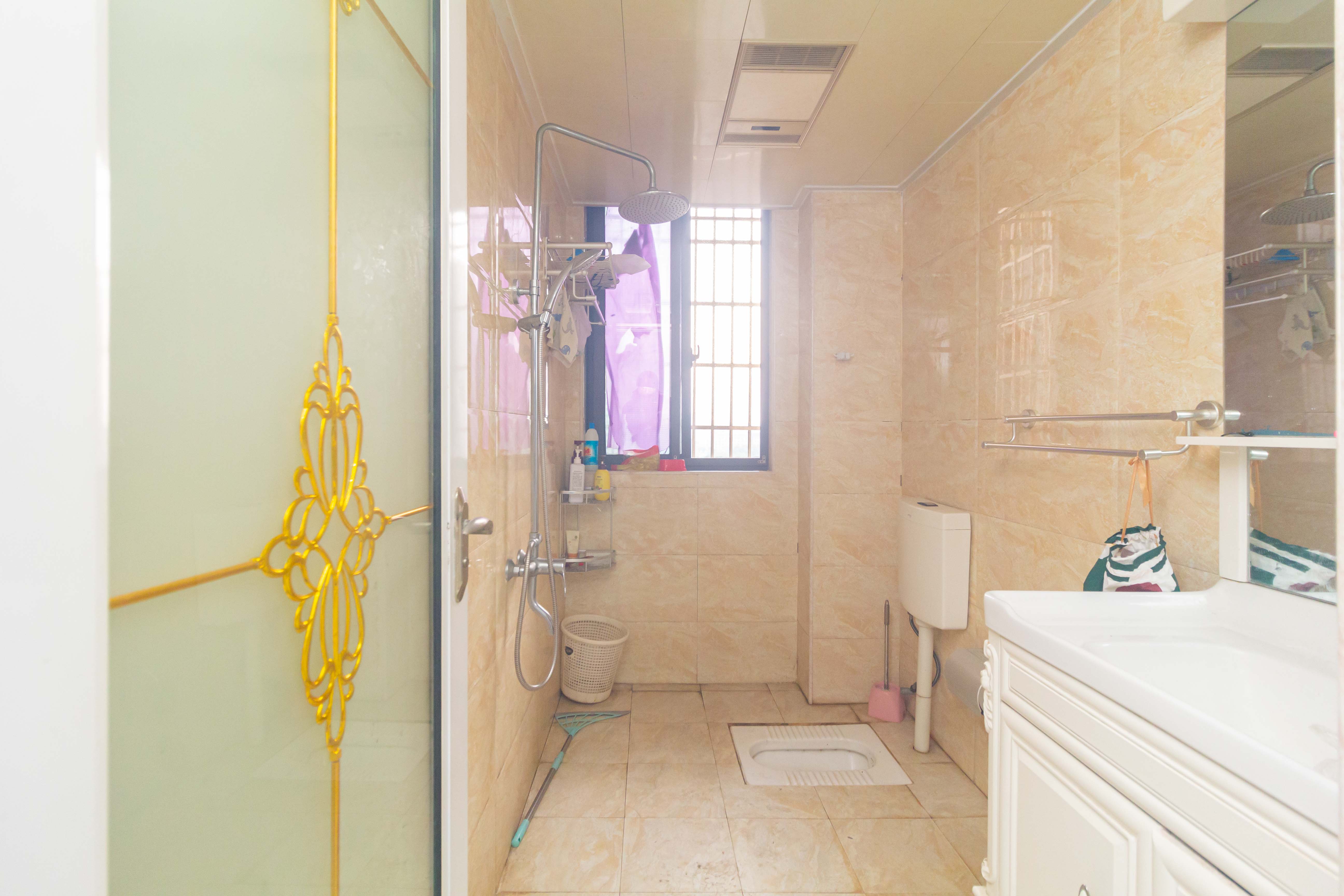 佳美紫郡  3室2厅2卫    73.8万卫生间