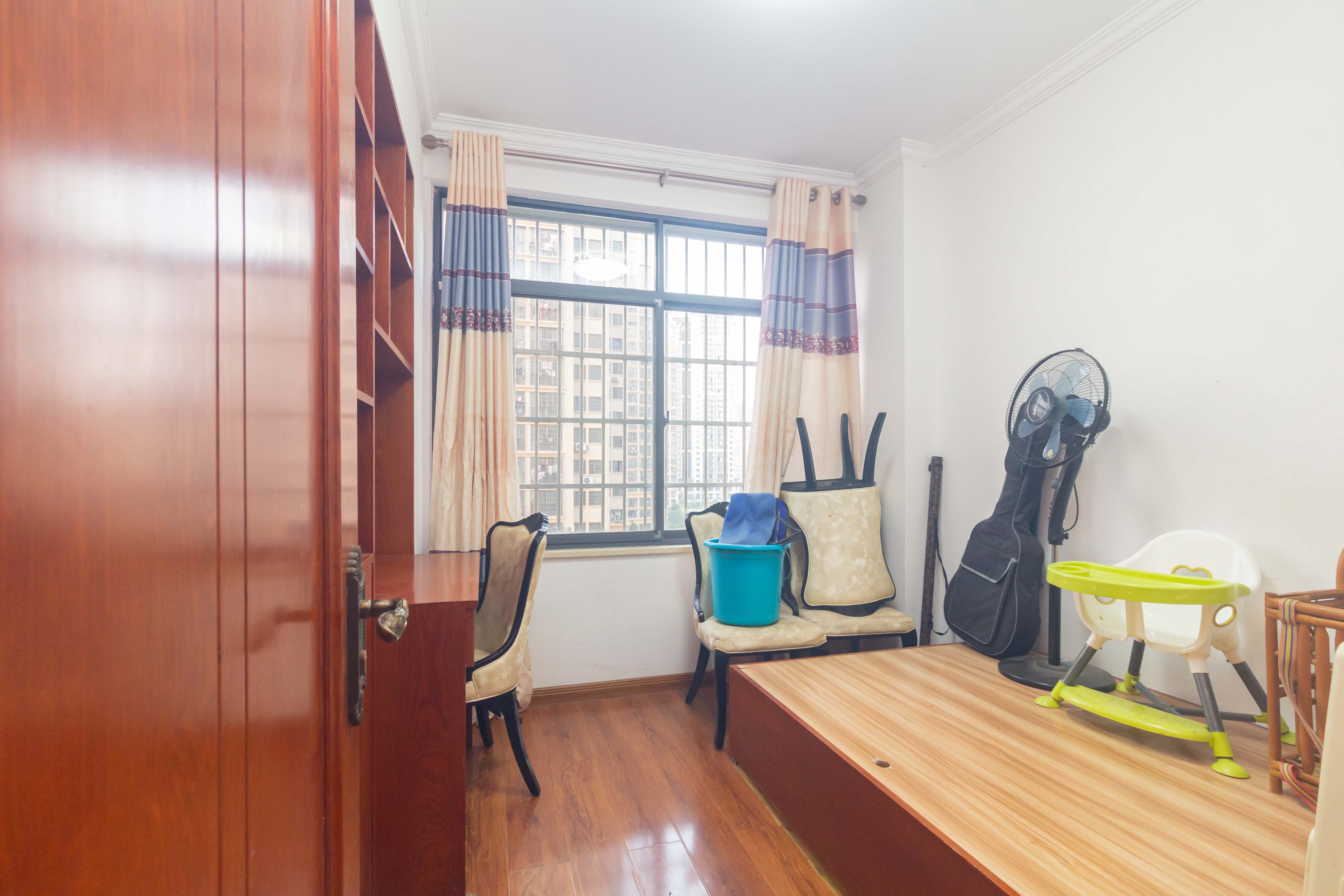 佳美紫郡  3室2厅2卫    73.8万卧室