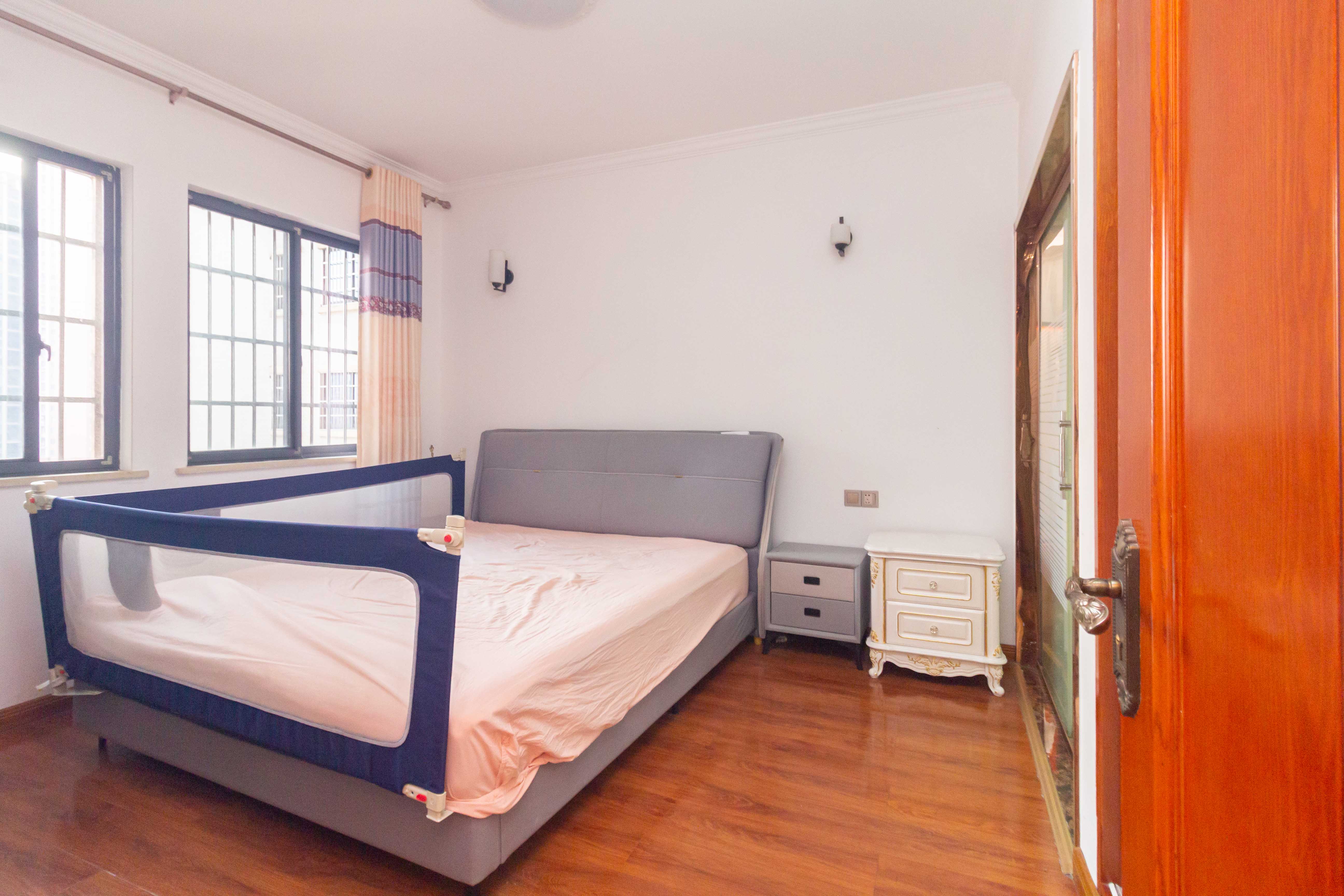 佳美紫郡  3室2厅2卫    73.8万卧室