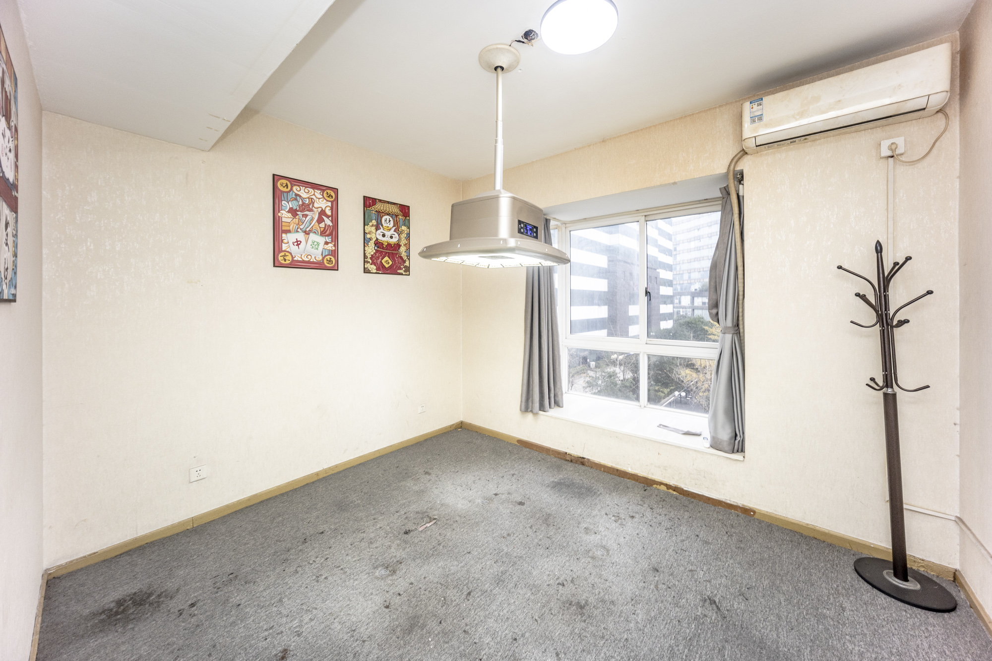 新世纪花苑  4室2厅1卫   200.00万其他