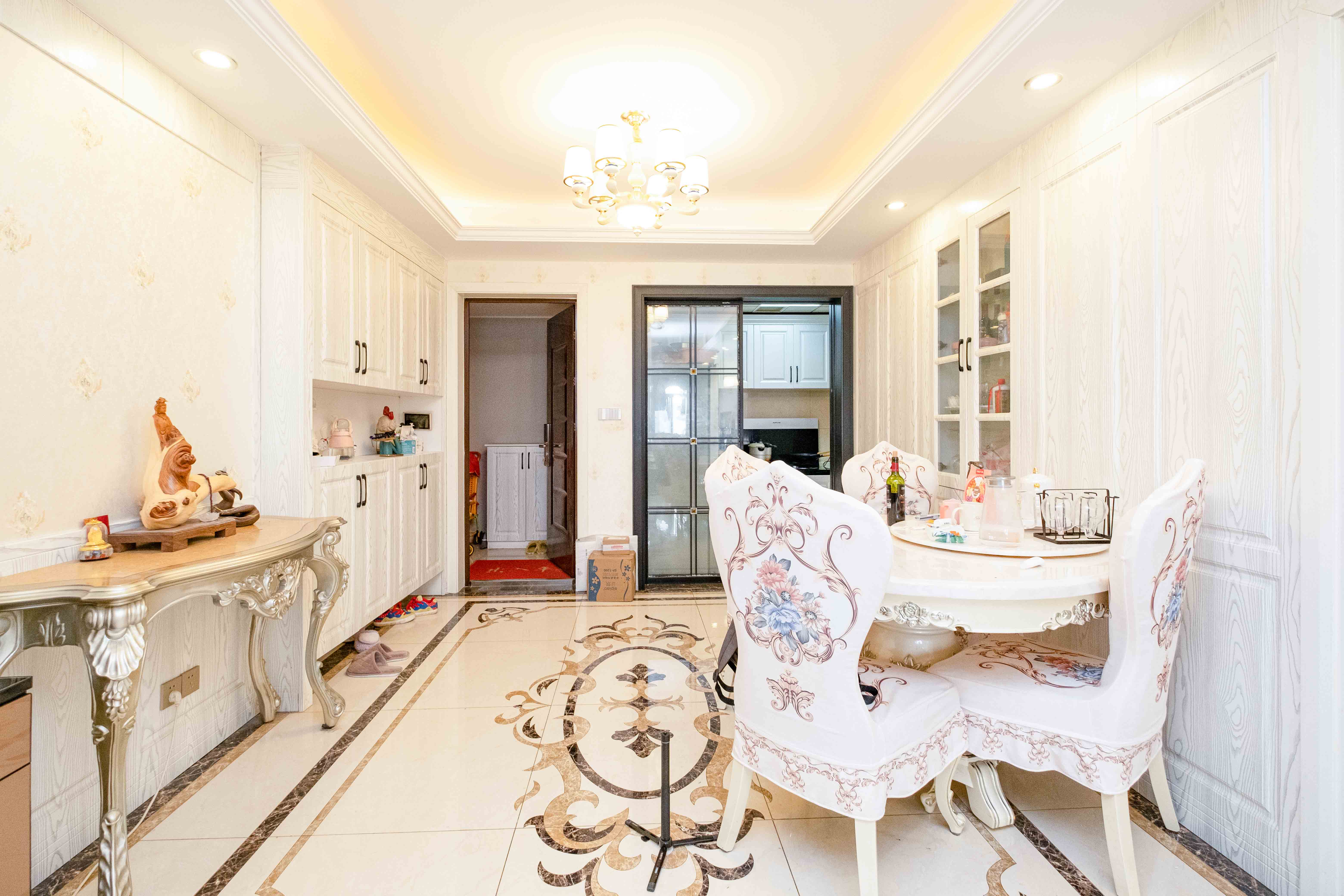 汇金城/嘉华城(二期、三期) 3室2厅2卫 108.8万 汇金城/嘉华城(二期、三期) 3室2厅2卫 108.8万客厅