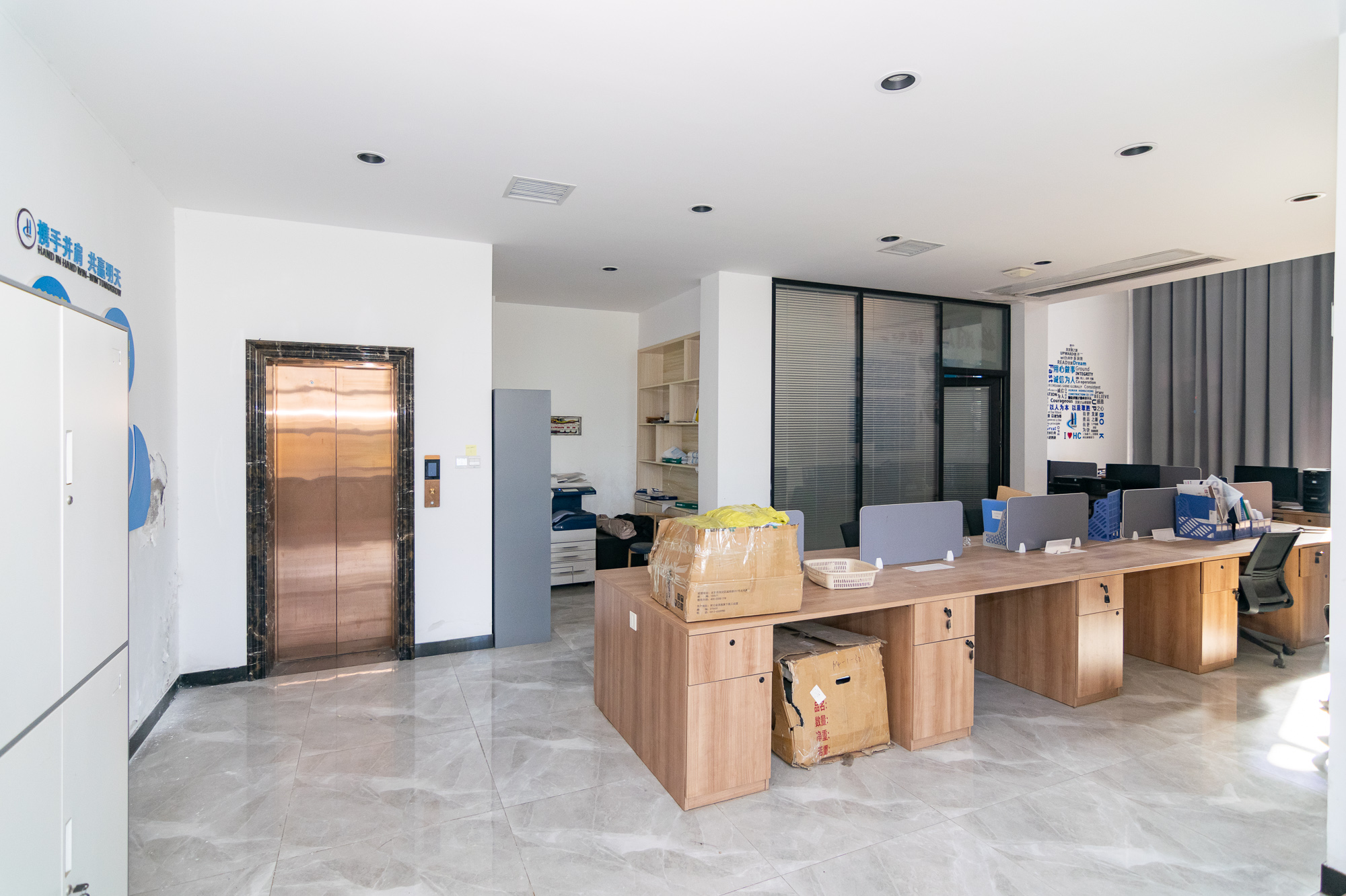 中粮北纬28°别墅 6室2厅4卫 830.0万 中粮北纬28°别墅 6室2厅4卫 830.0万卧室