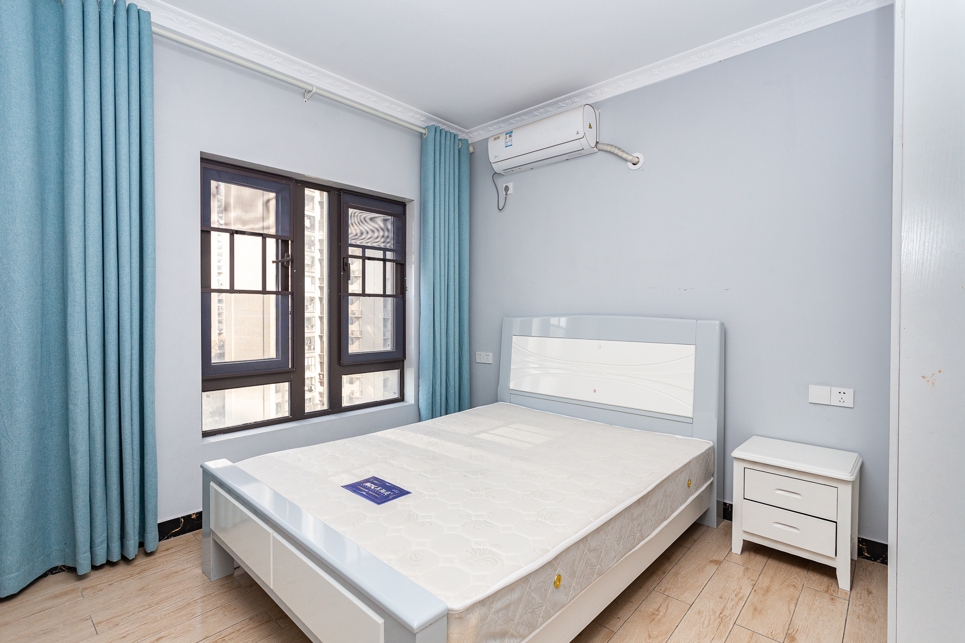 时代倾城五期 3室2厅2卫 107.8万 时代倾城五期 3室2厅2卫 107.8万卧室