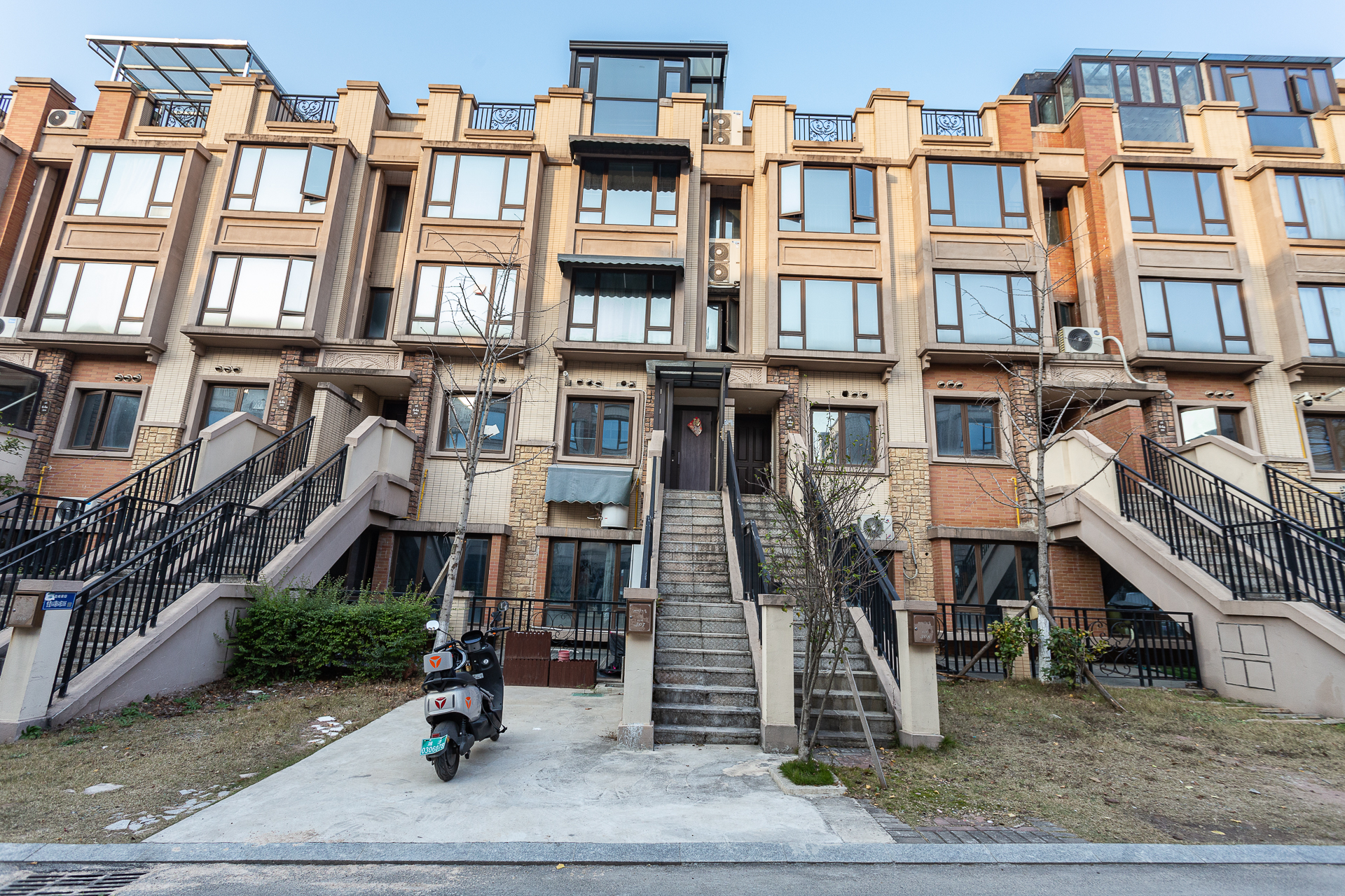 盈峰翠邸  5室2厅3卫    180.0万 盈峰翠邸  5室2厅3卫    180.0万其他