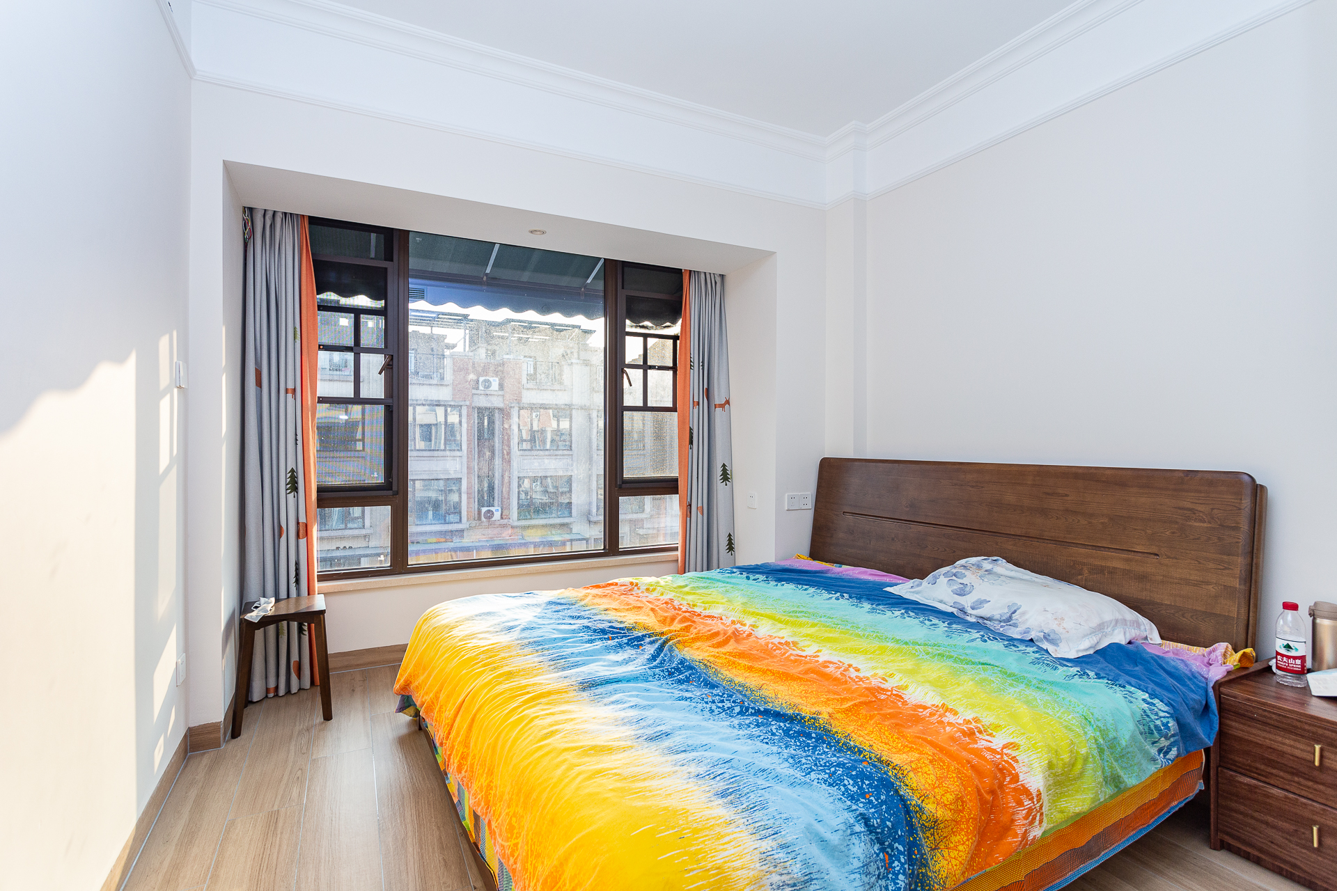 盈峰翠邸  5室2厅3卫    180.0万 盈峰翠邸  5室2厅3卫    180.0万卧室