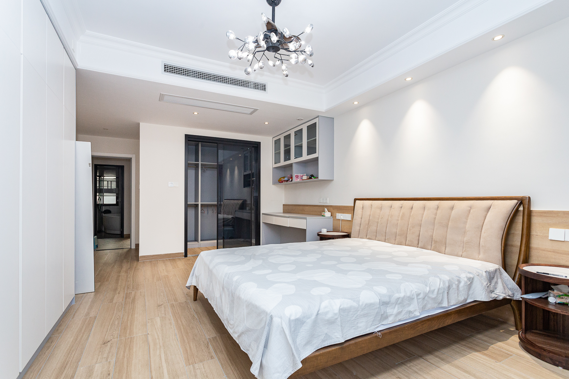 盈峰翠邸  5室2厅3卫    180.0万 盈峰翠邸  5室2厅3卫    180.0万卧室