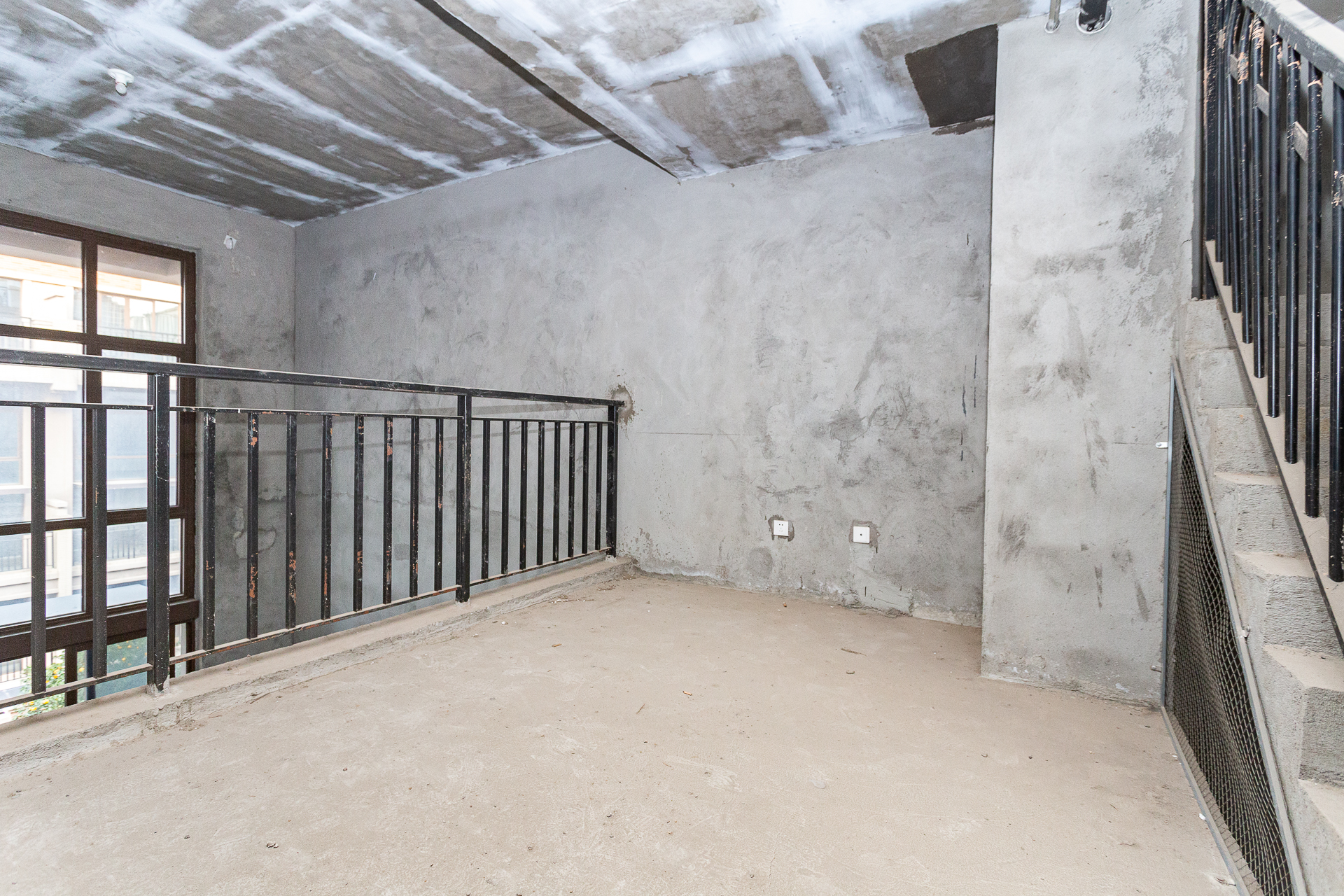 盈峰翠邸 4室2厅3卫 105.0万 盈峰翠邸 4室2厅3卫 105.0万客厅