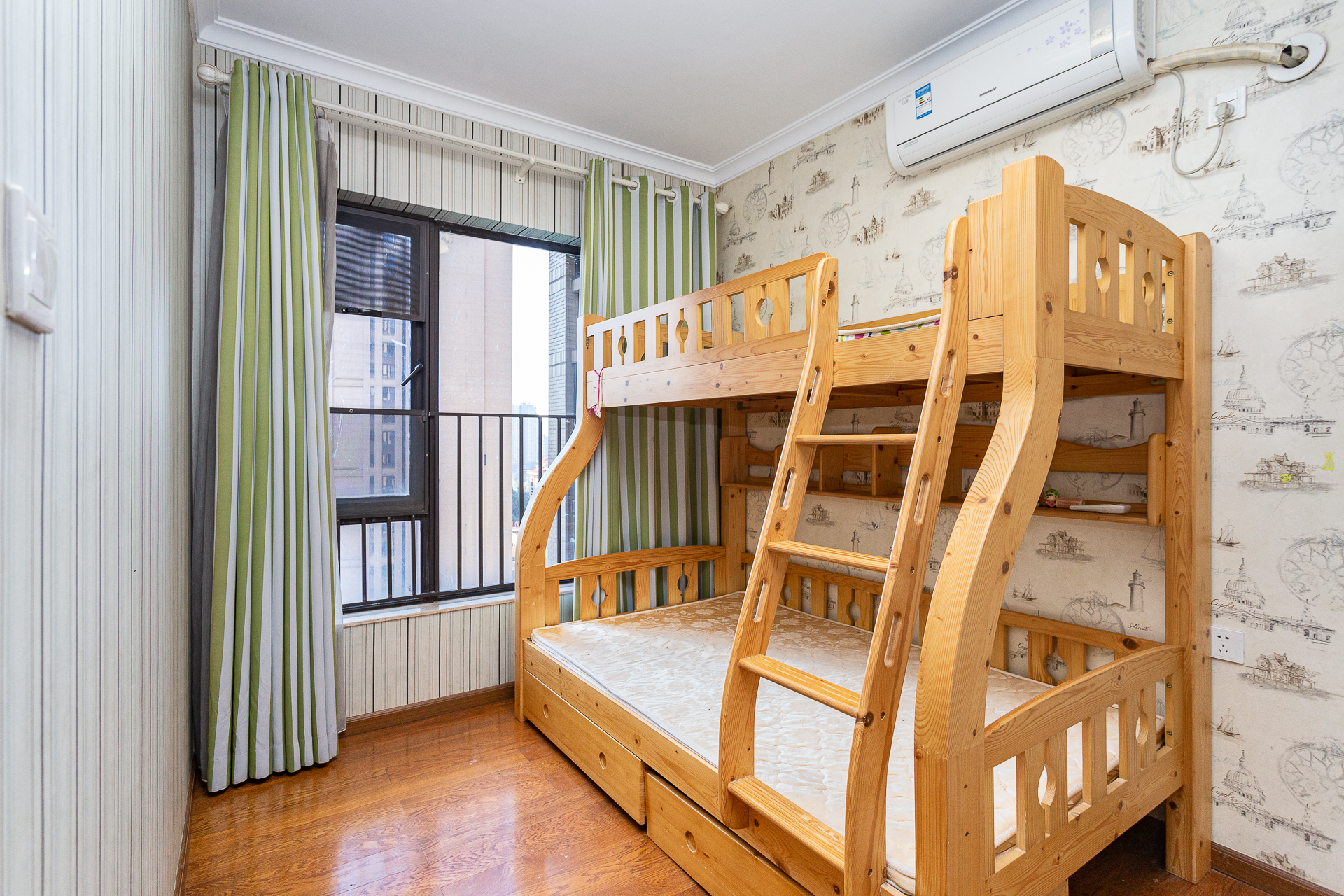 时代倾城一期 2室2厅1卫 81.8万 时代倾城一期 2室2厅1卫 81.8万卧室