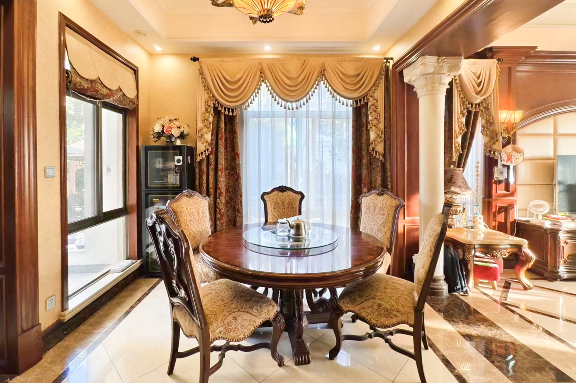 碧桂园威尼斯城  7室3厅6卫    680.0万 碧桂园威尼斯城  7室3厅6卫    680.0万客厅