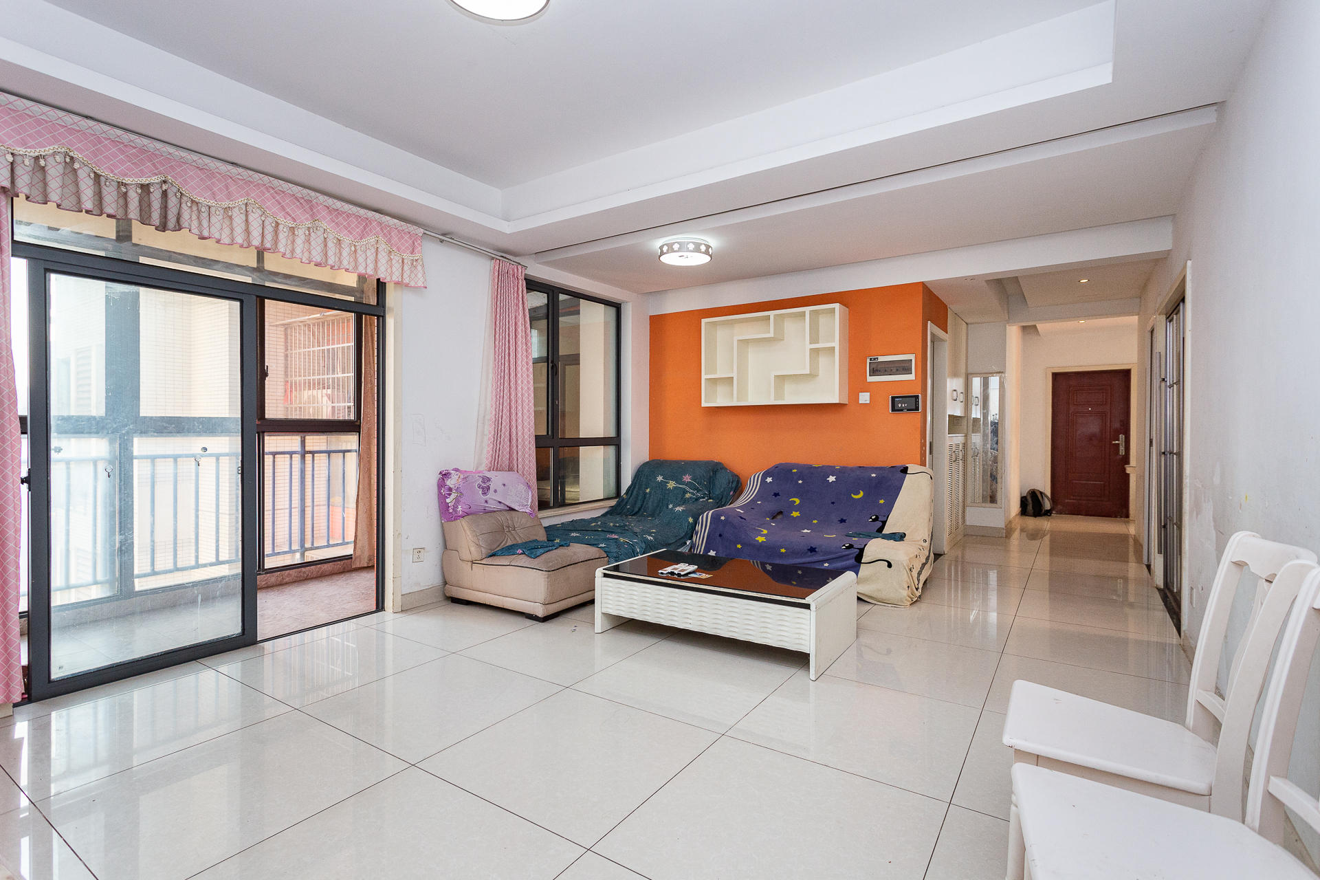 浩龙音乐界  3室2厅2卫    60.8万客厅