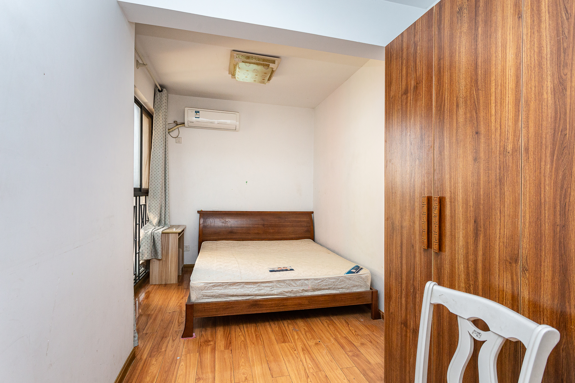 浩龙音乐界  3室2厅2卫    60.8万卧室