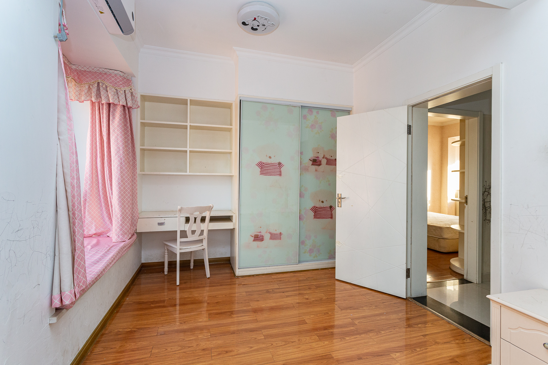 浩龙音乐界  3室2厅2卫    60.8万卧室