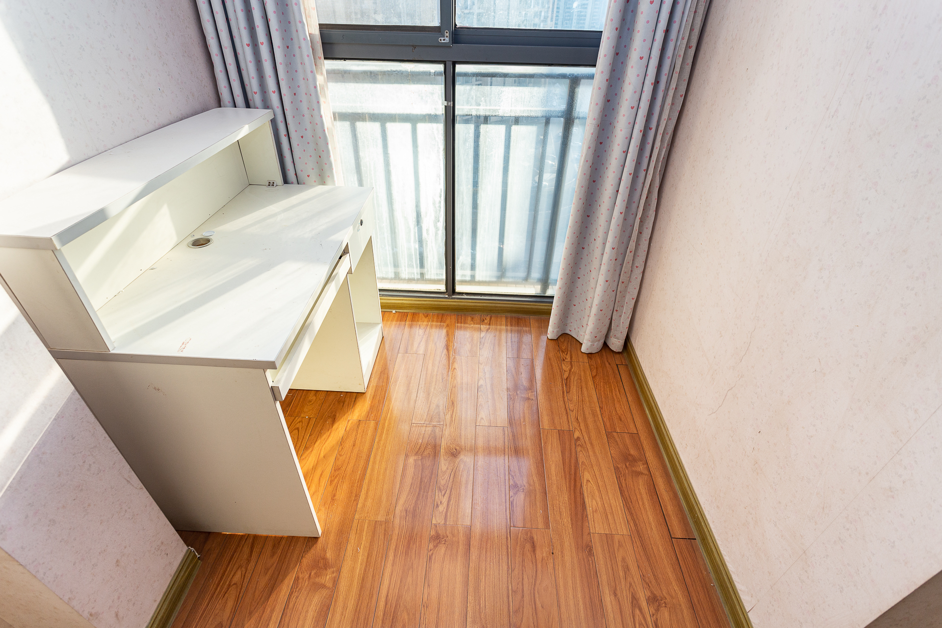 浩龙音乐界  3室2厅2卫    60.8万阳台