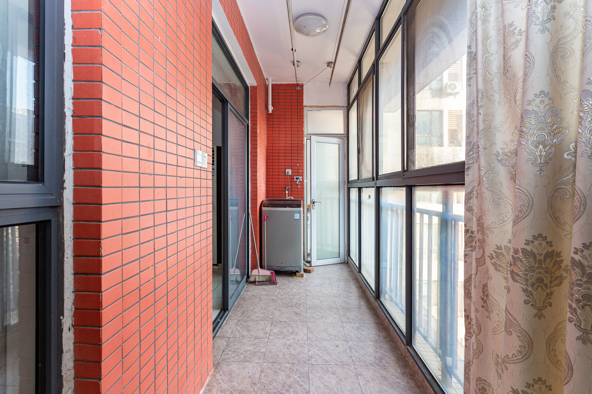 浩龙音乐界  3室2厅2卫    60.8万阳台