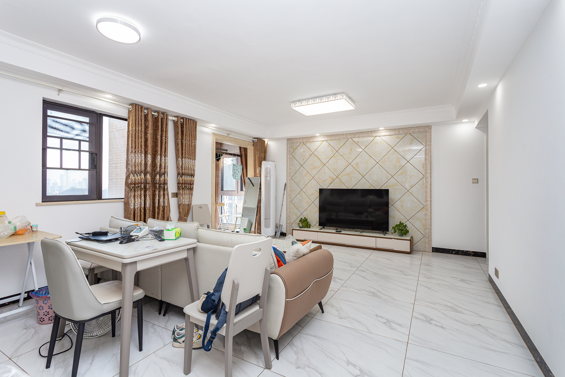 时代倾城三期 3室2厅2卫 98.0万 时代倾城三期 3室2厅2卫 98.0万客厅