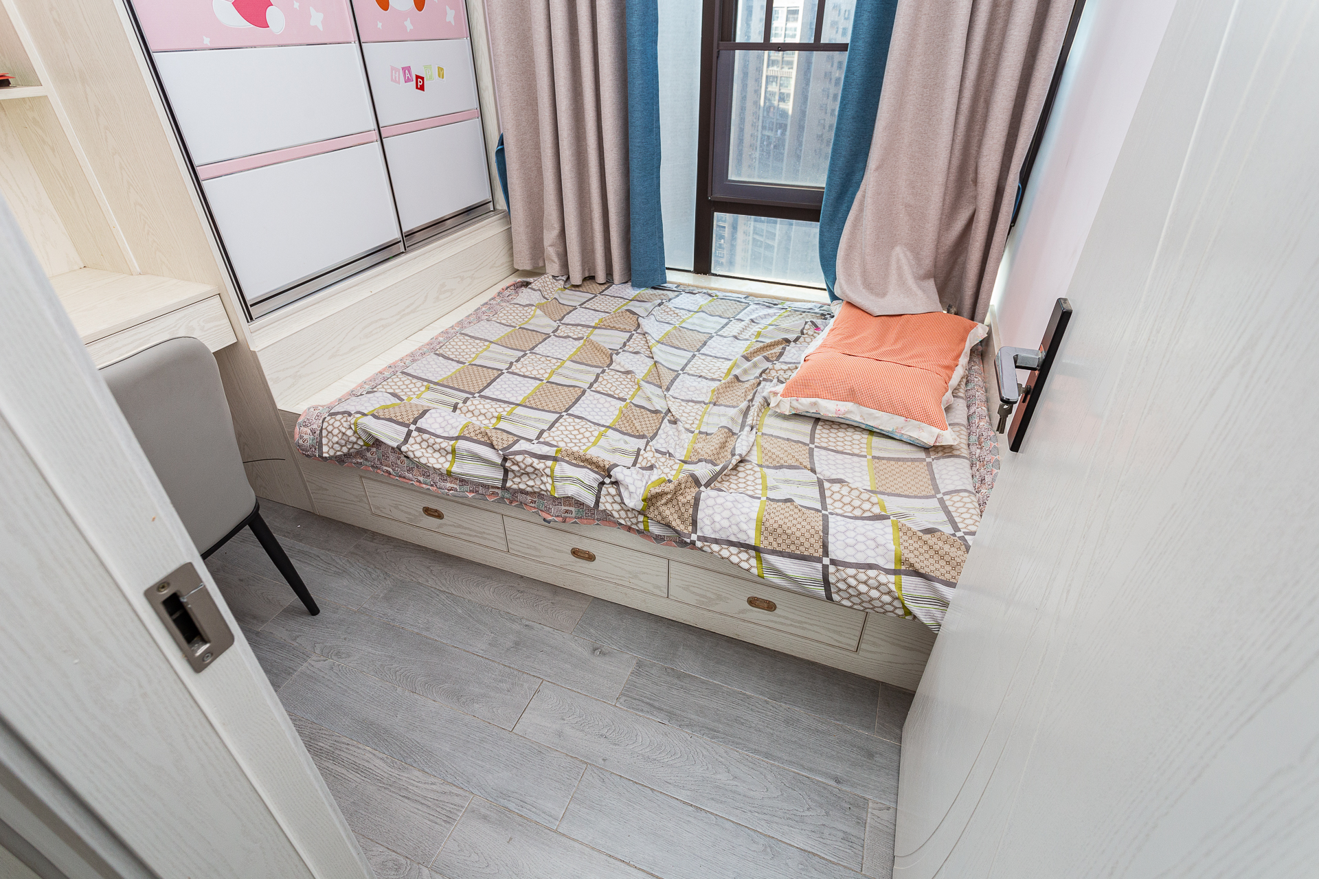 时代倾城三期 3室2厅2卫 98.0万 时代倾城三期 3室2厅2卫 98.0万卧室