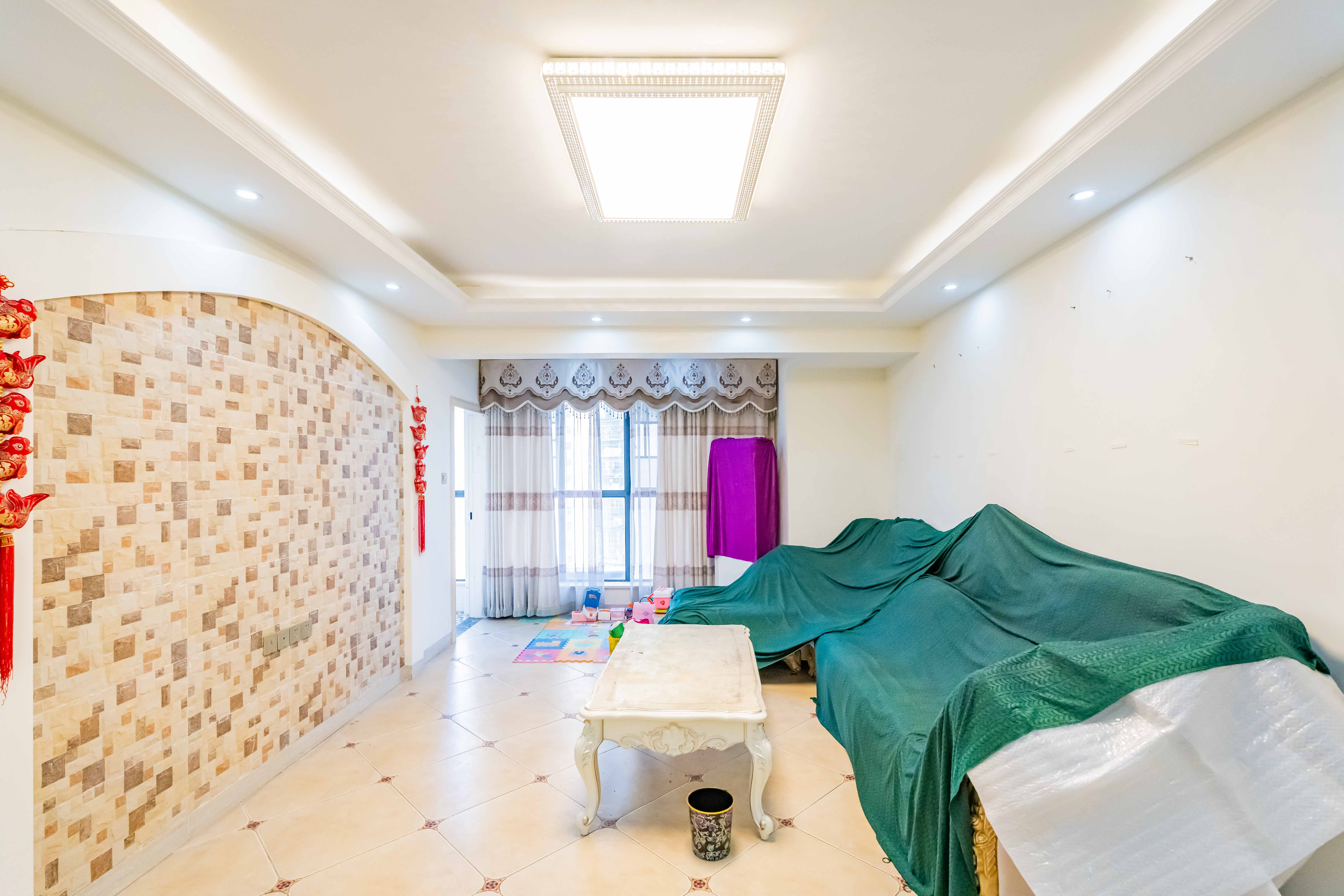 悦湖山  4室2厅2卫    105.0万 悦湖山  4室2厅2卫    105.0万客厅