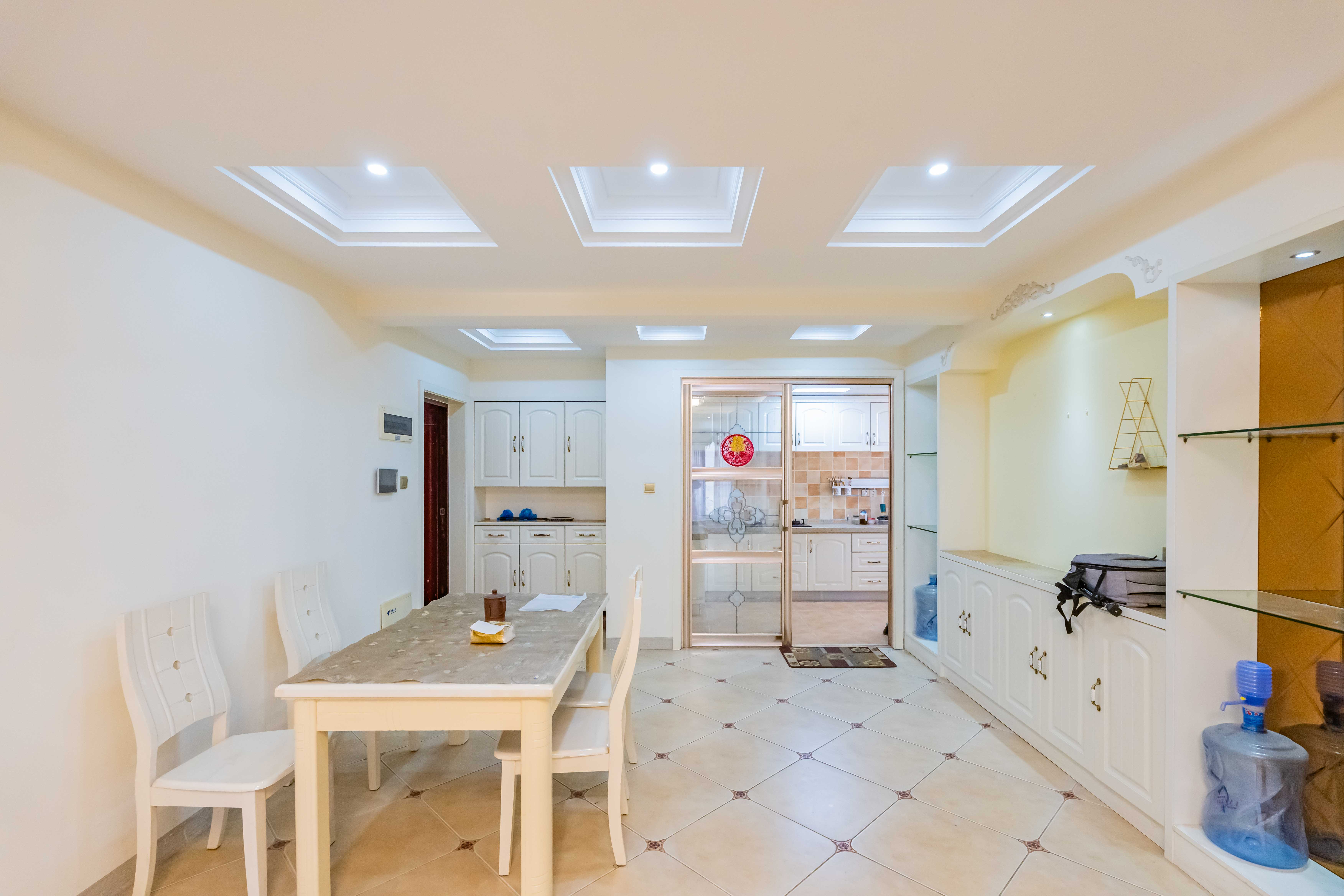 悦湖山  4室2厅2卫    105.0万 悦湖山  4室2厅2卫    105.0万客厅