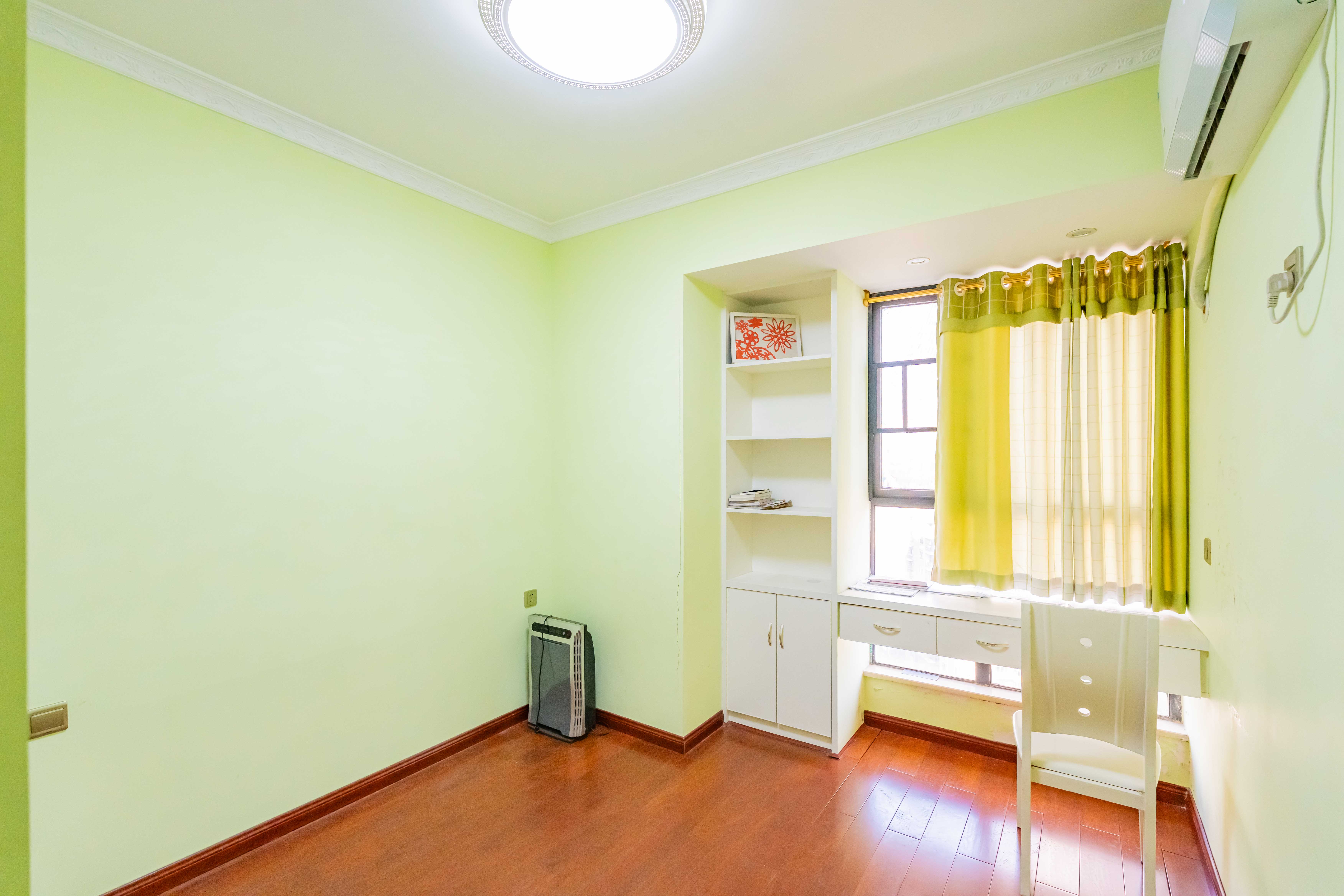 悦湖山  4室2厅2卫    105.0万 悦湖山  4室2厅2卫    105.0万卧室