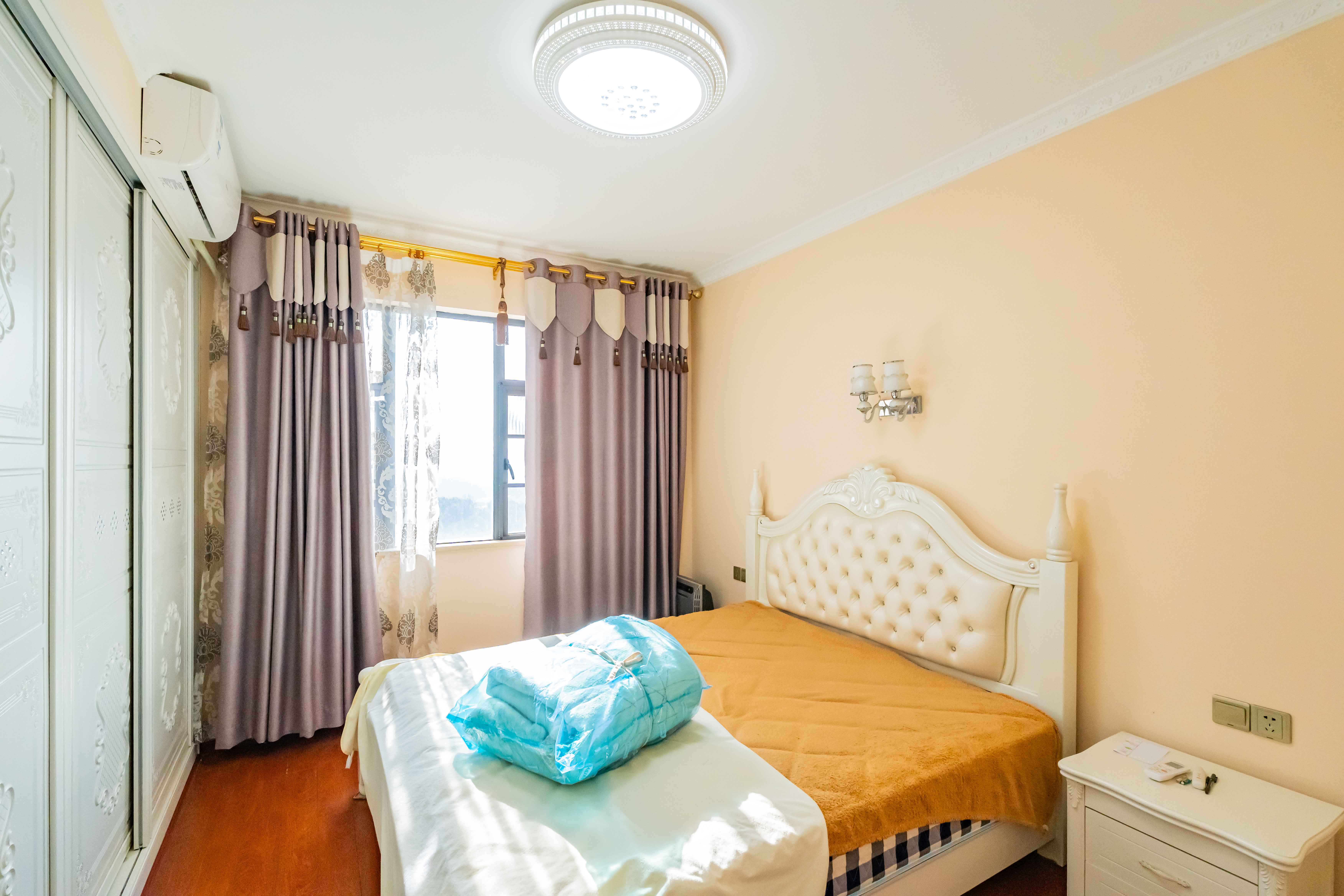 悦湖山  4室2厅2卫    105.0万 悦湖山  4室2厅2卫    105.0万卧室