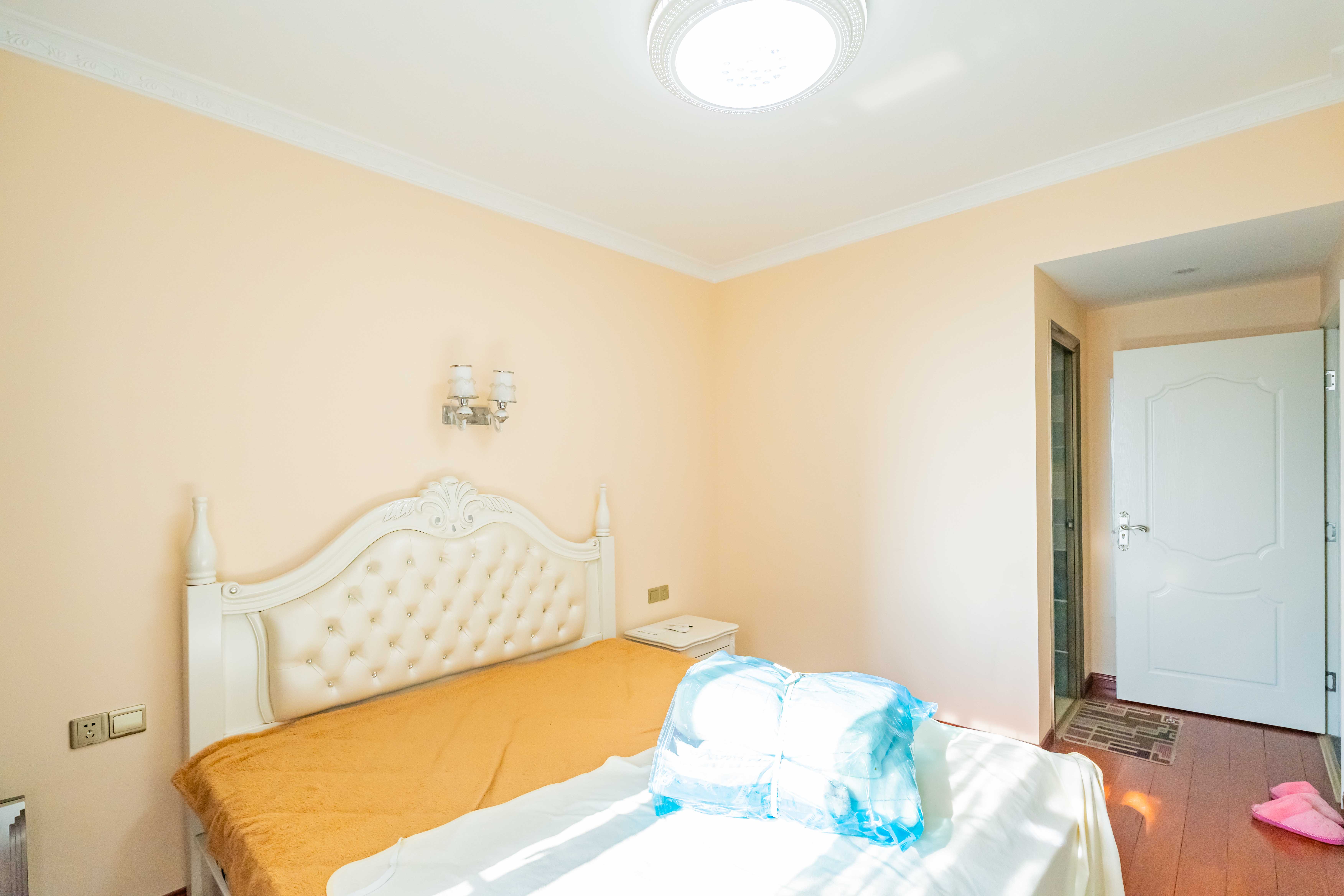 悦湖山  4室2厅2卫    105.0万 悦湖山  4室2厅2卫    105.0万卧室