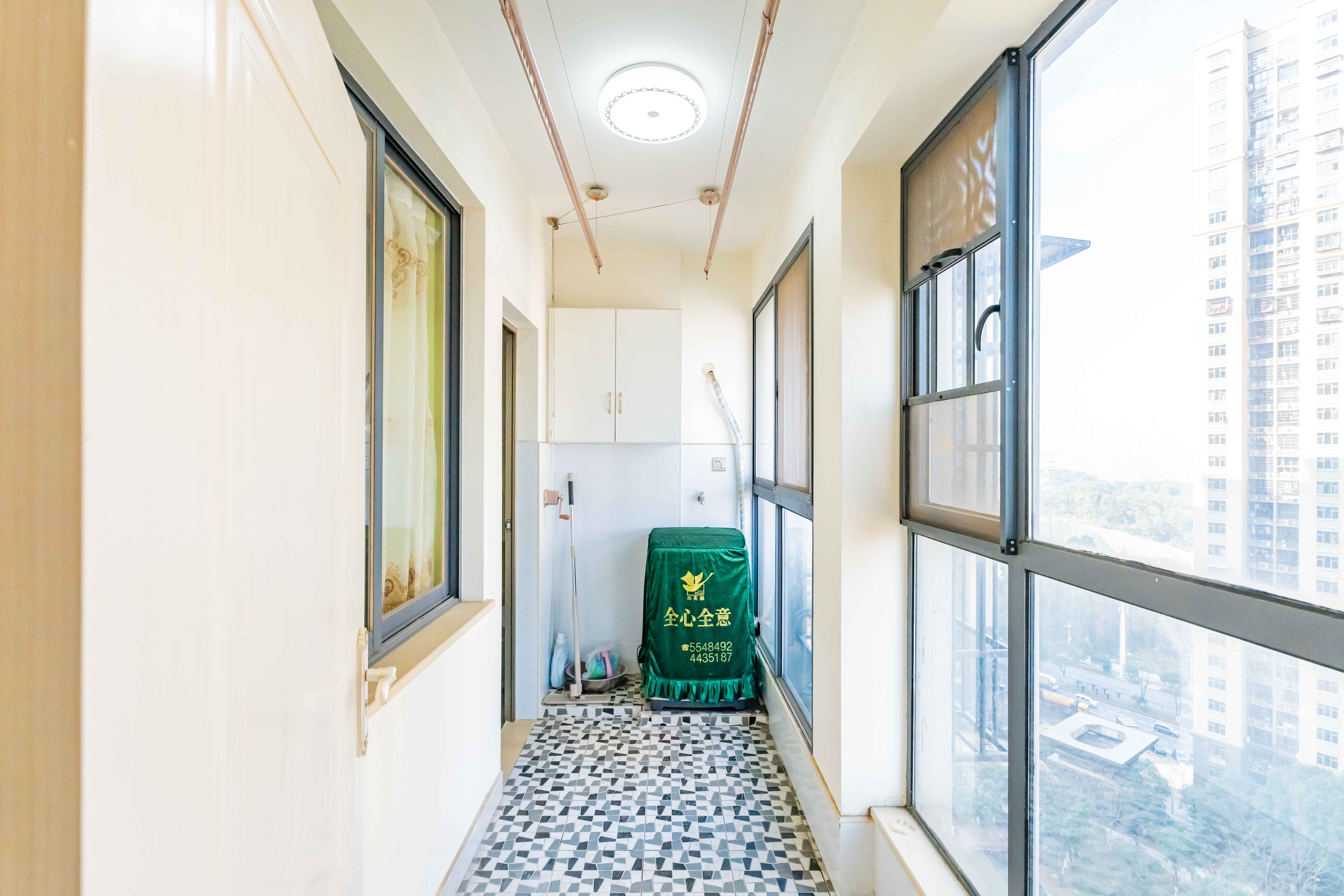 悦湖山  4室2厅2卫    105.0万 悦湖山  4室2厅2卫    105.0万阳台