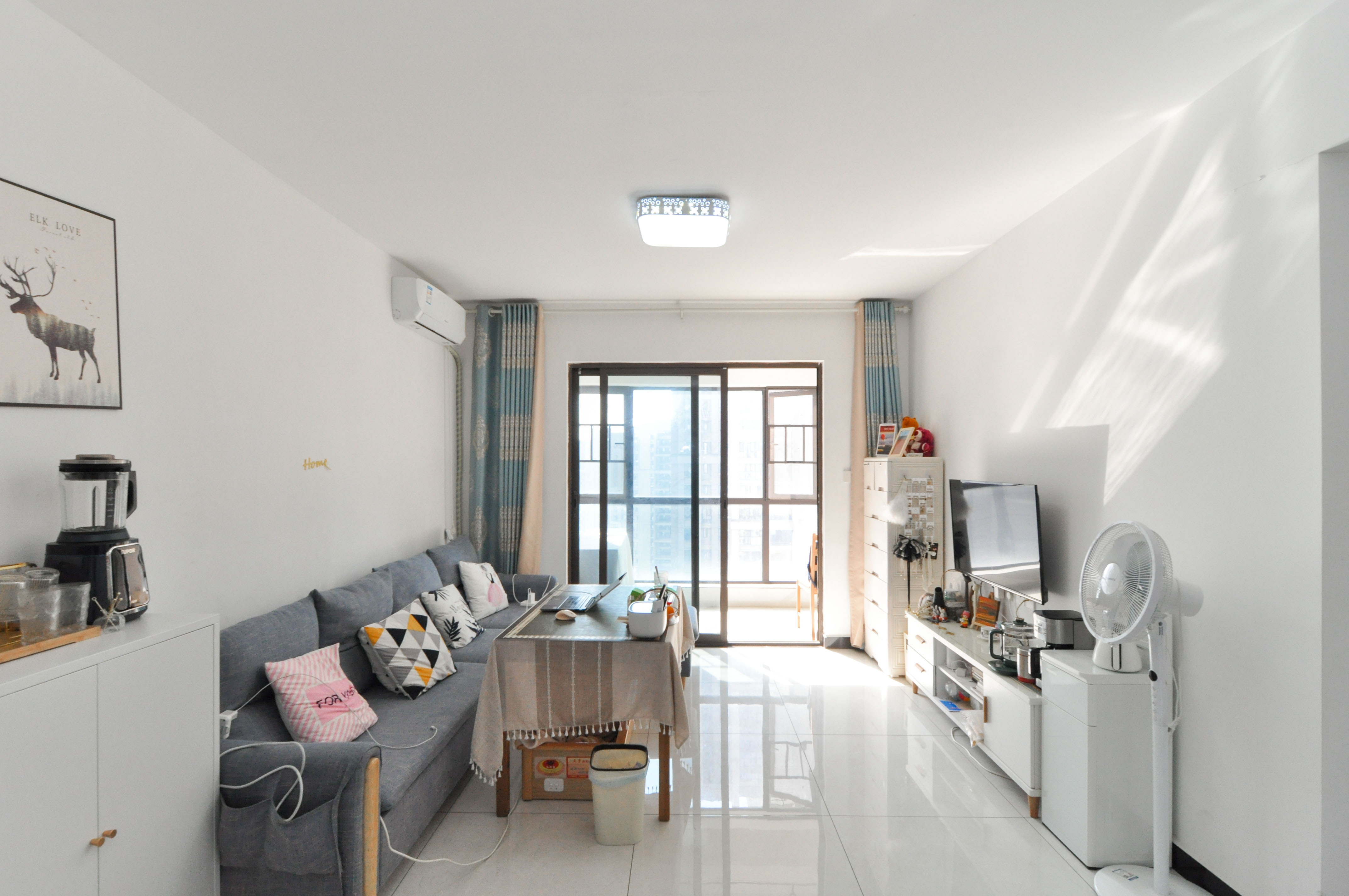 卓越浅水湾  3室2厅2卫    150.0万客厅