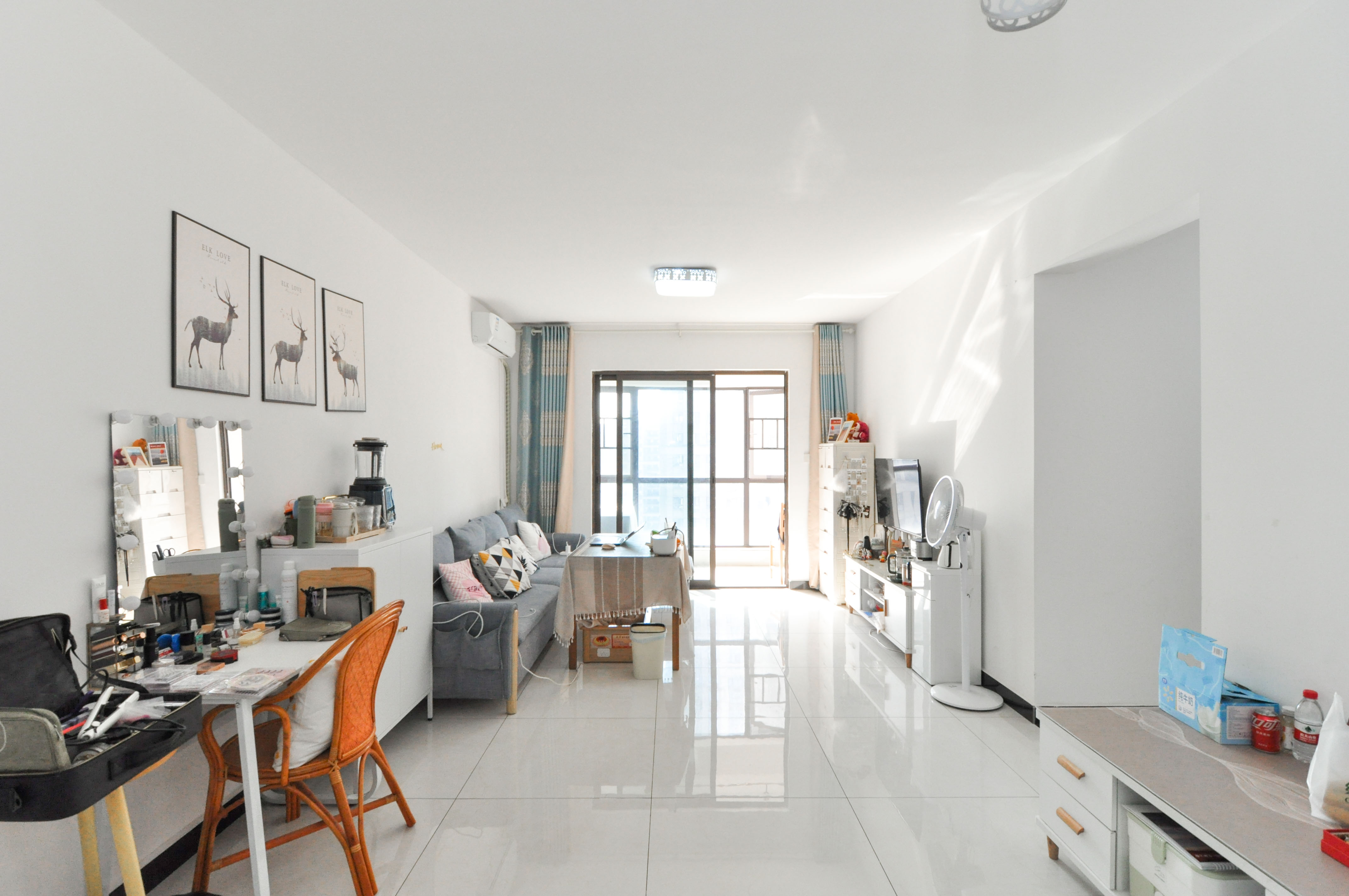 卓越浅水湾  3室2厅2卫    150.0万客厅