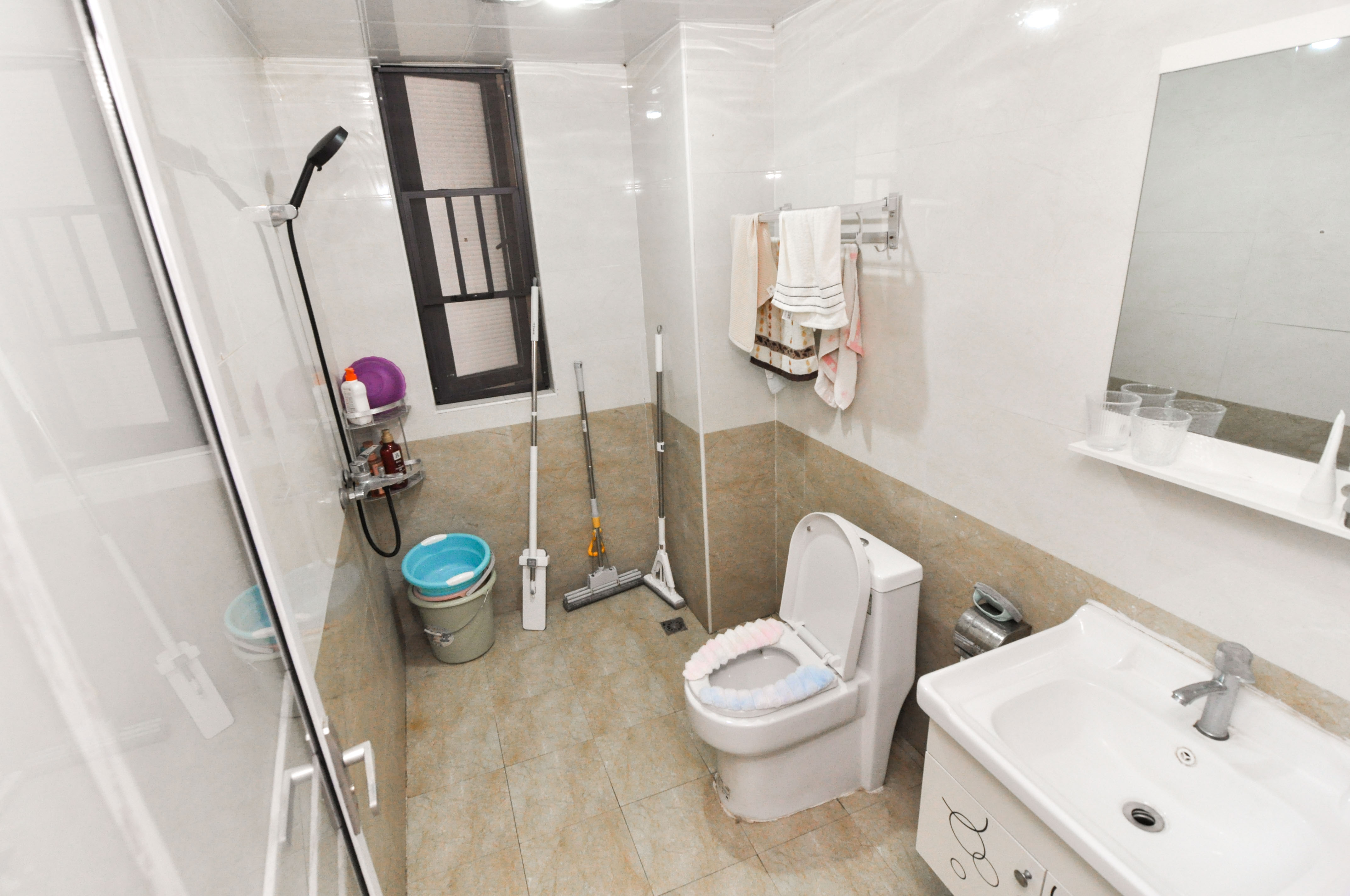 卓越浅水湾  3室2厅2卫    150.0万卫生间