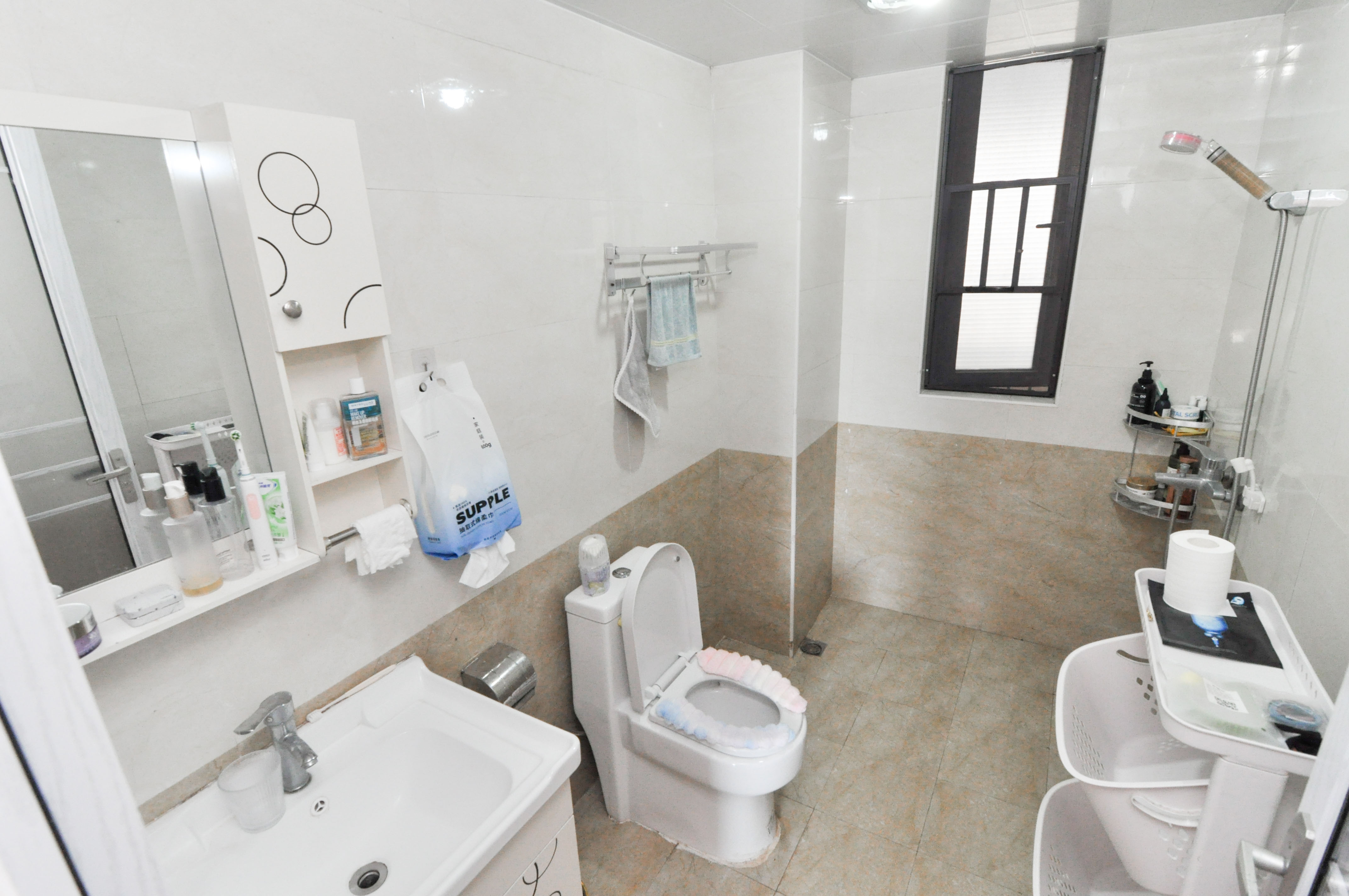 卓越浅水湾  3室2厅2卫    150.0万卫生间